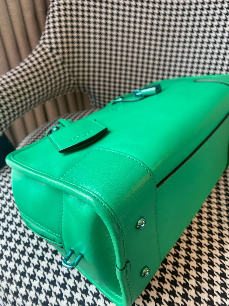 Loewe Amazona 28 verde electrico