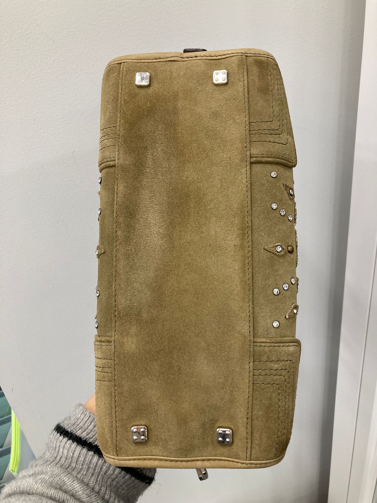 Loewe Amazona 28 en ante khaki con detalles plateados