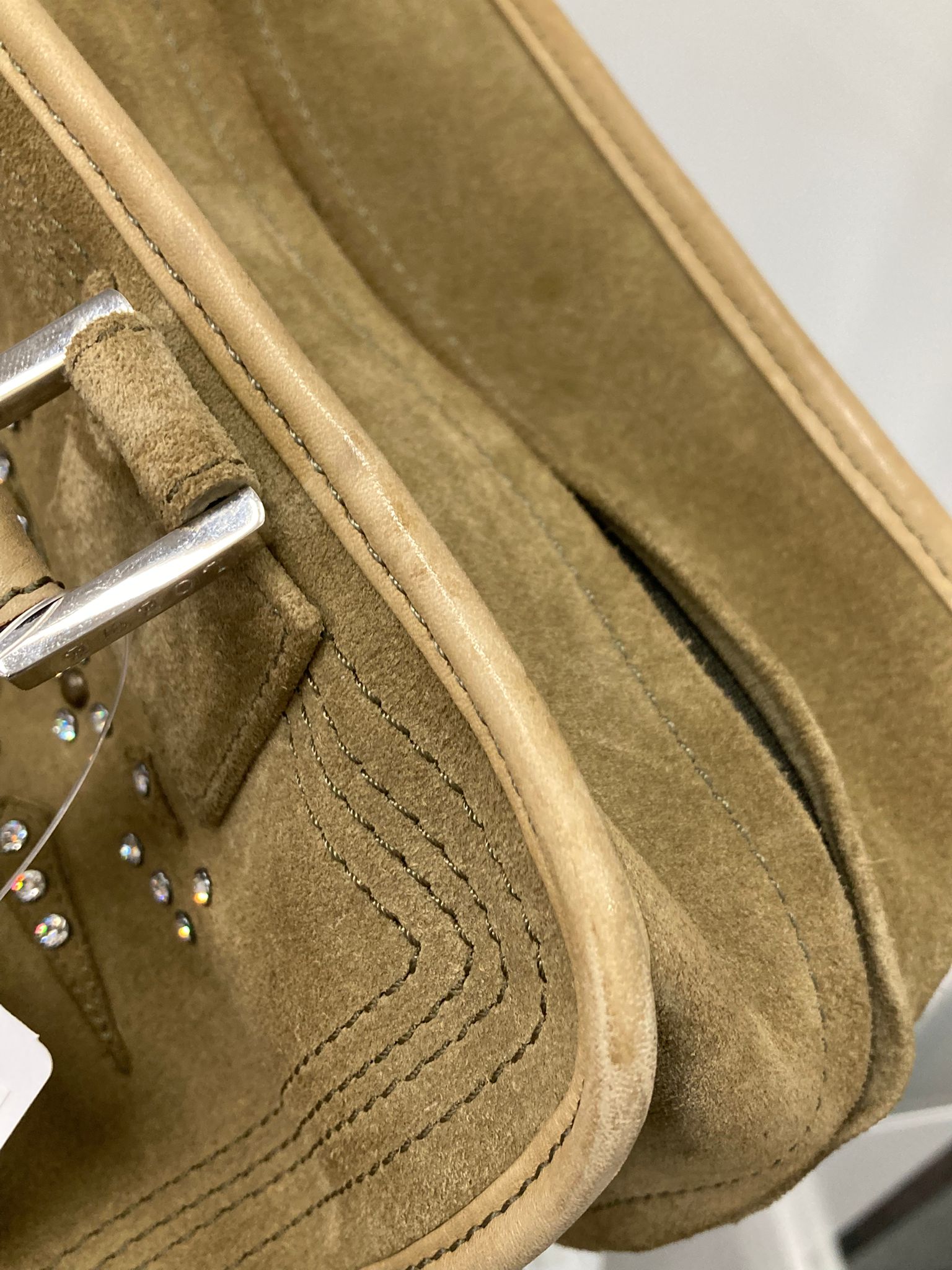 Loewe Amazona 28 en ante khaki con detalles plateados