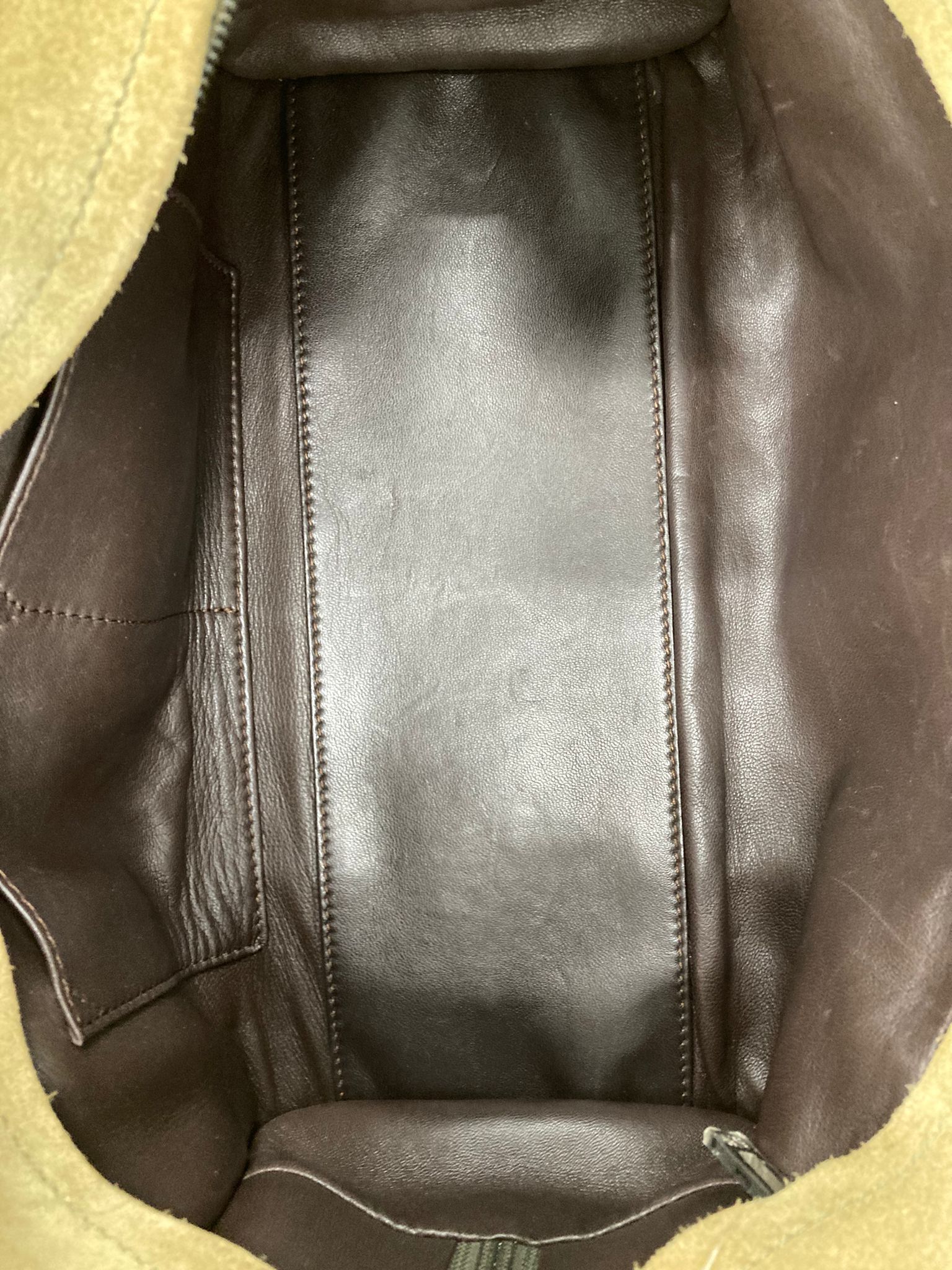 Loewe Amazona 28 en ante khaki con detalles plateados