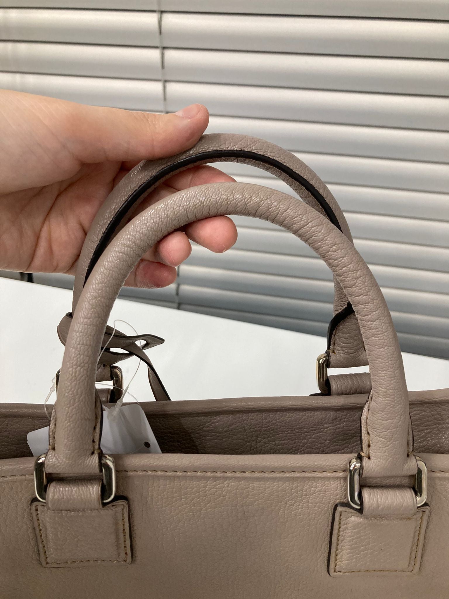 Loewe Amazona 28 piel greige con herrajes plata