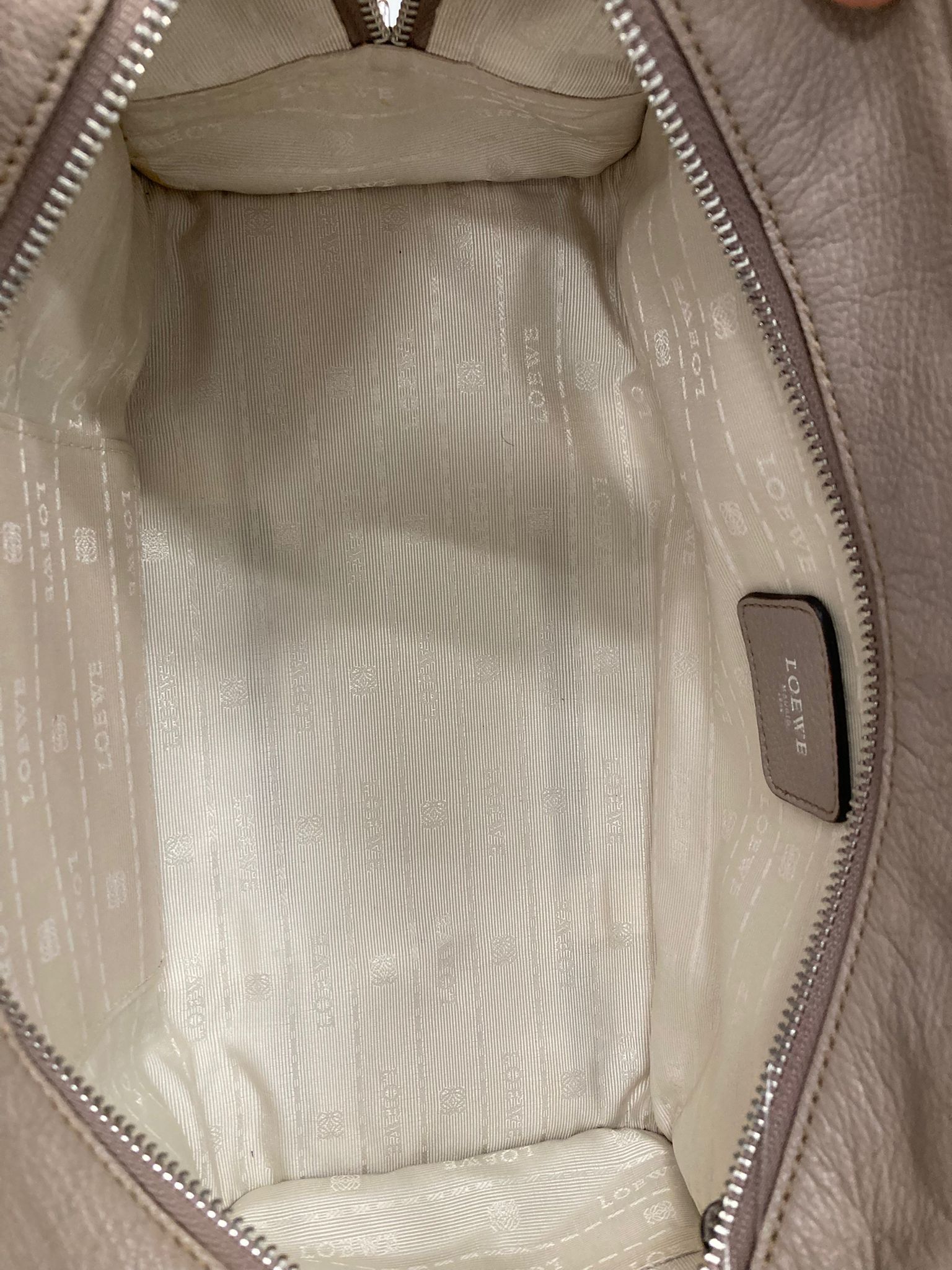 Loewe Amazona 28 piel greige con herrajes plata