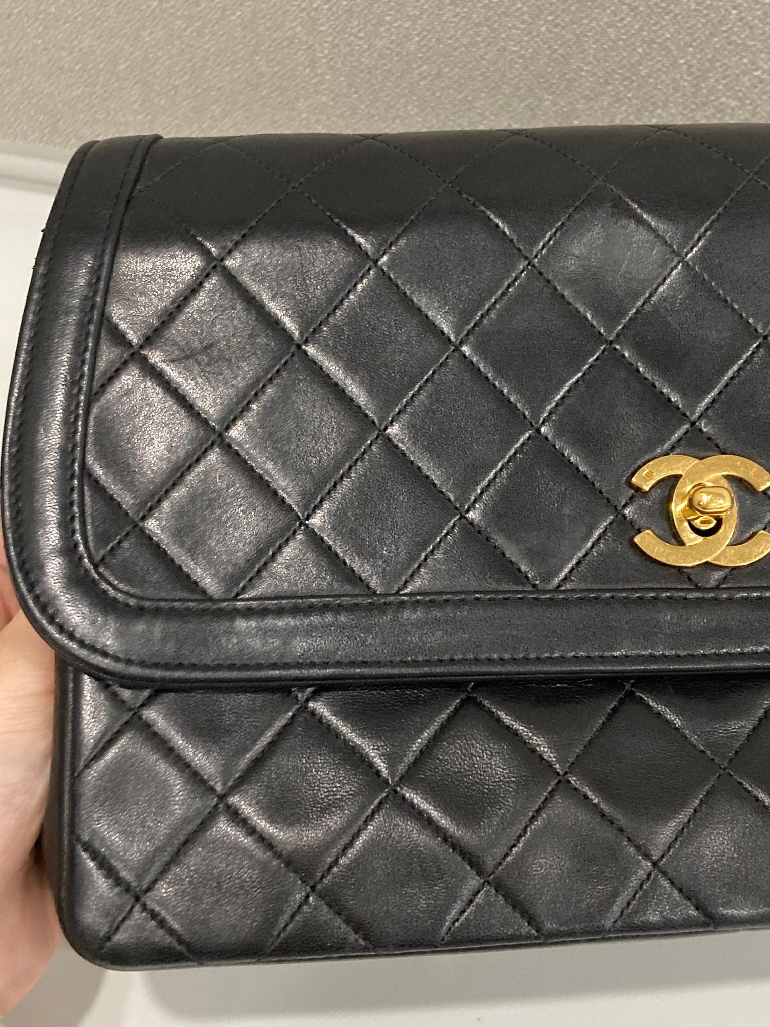 Chanel timeless classic flap con reborde (border stitch) y cartera a juego