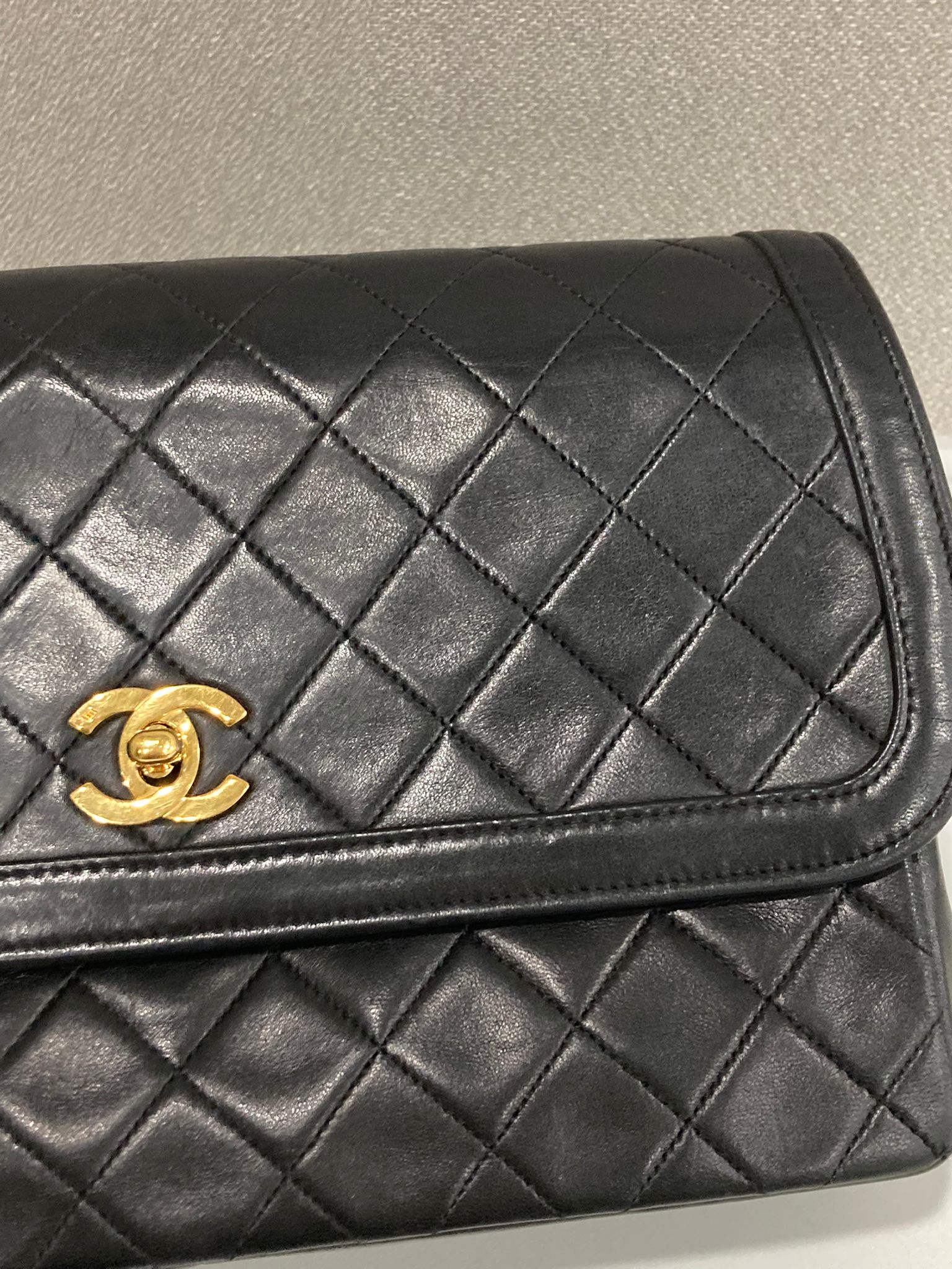 Chanel timeless classic flap con reborde (border stitch) y cartera a juego