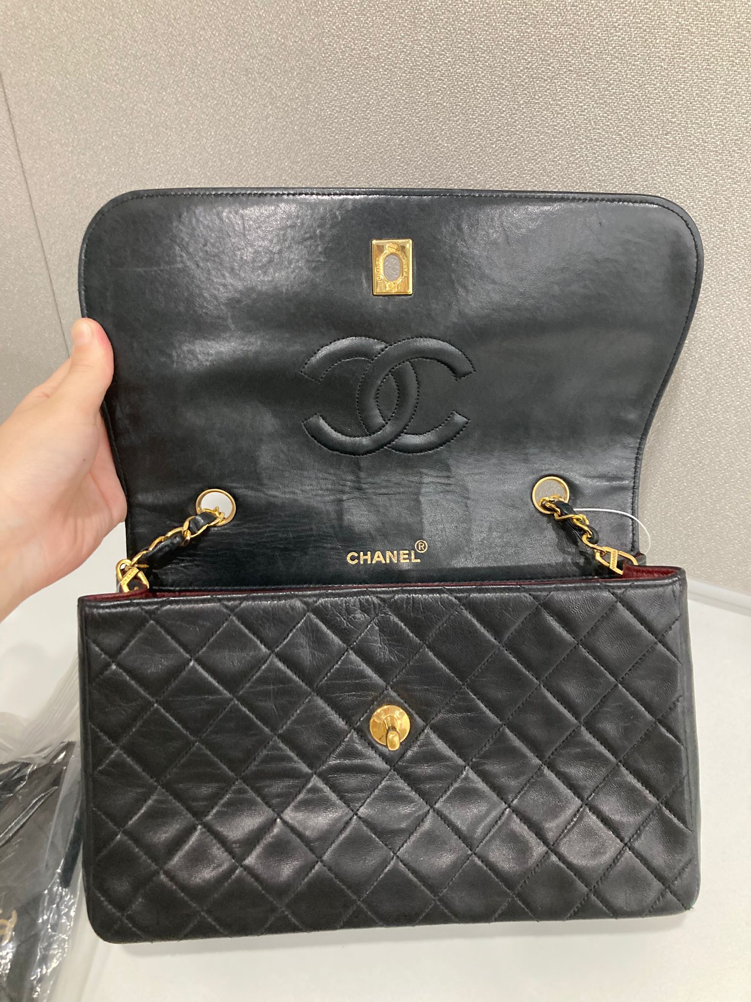 Chanel timeless classic flap con reborde (border stitch) y cartera a juego