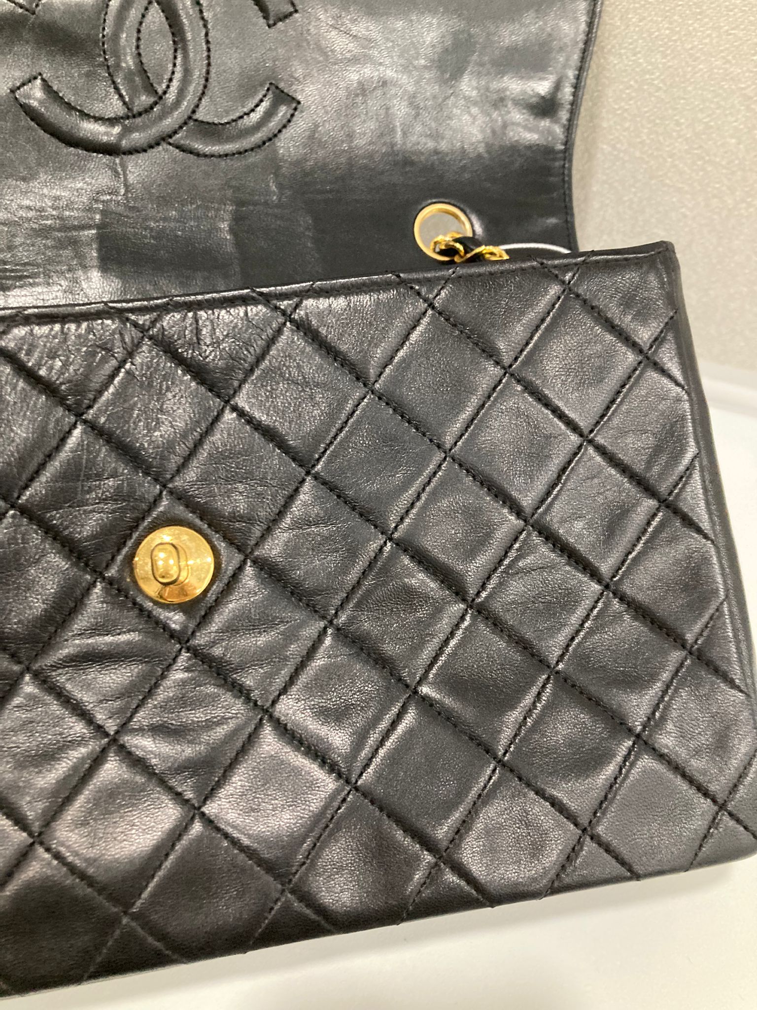 Chanel timeless classic flap con reborde (border stitch) y cartera a juego