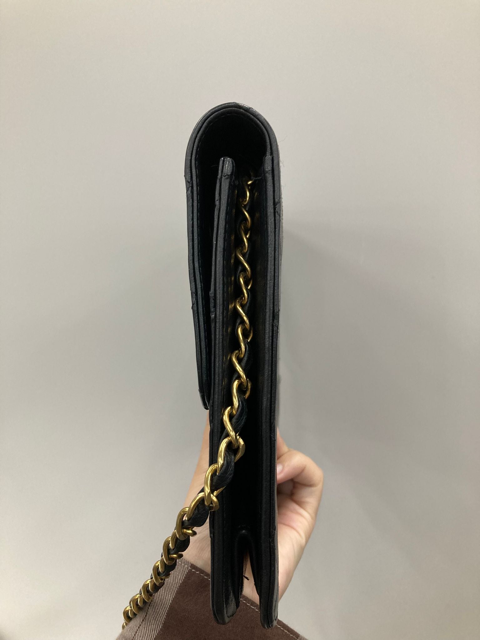 Chanel Timeless 25 Single Flap Lock negro en piel de cordero
