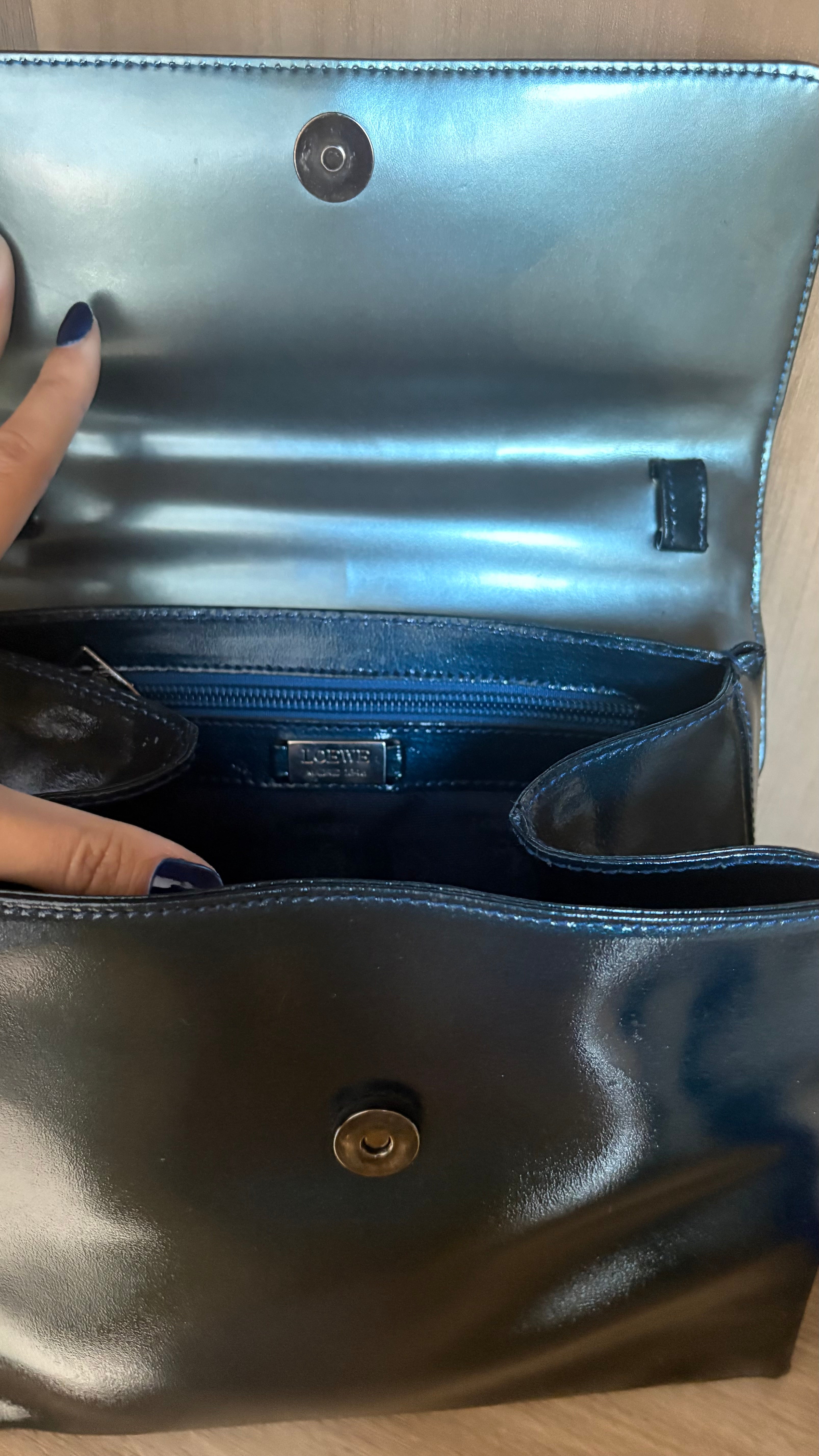 Bolso Loewe Velazquez Twist azul
oscuro/plateado