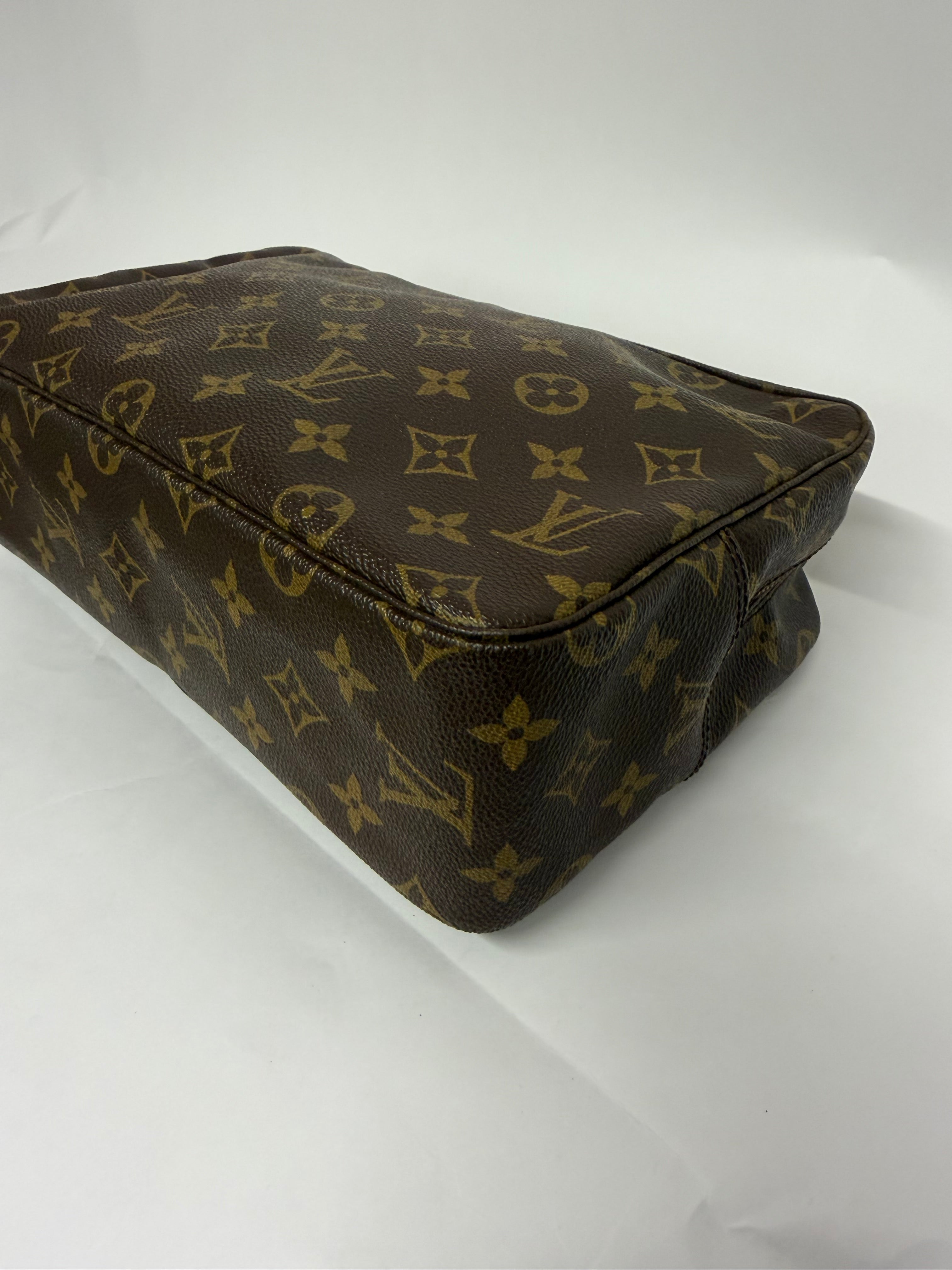 Louis Vuitton Trousse Toilette 28 Monogram