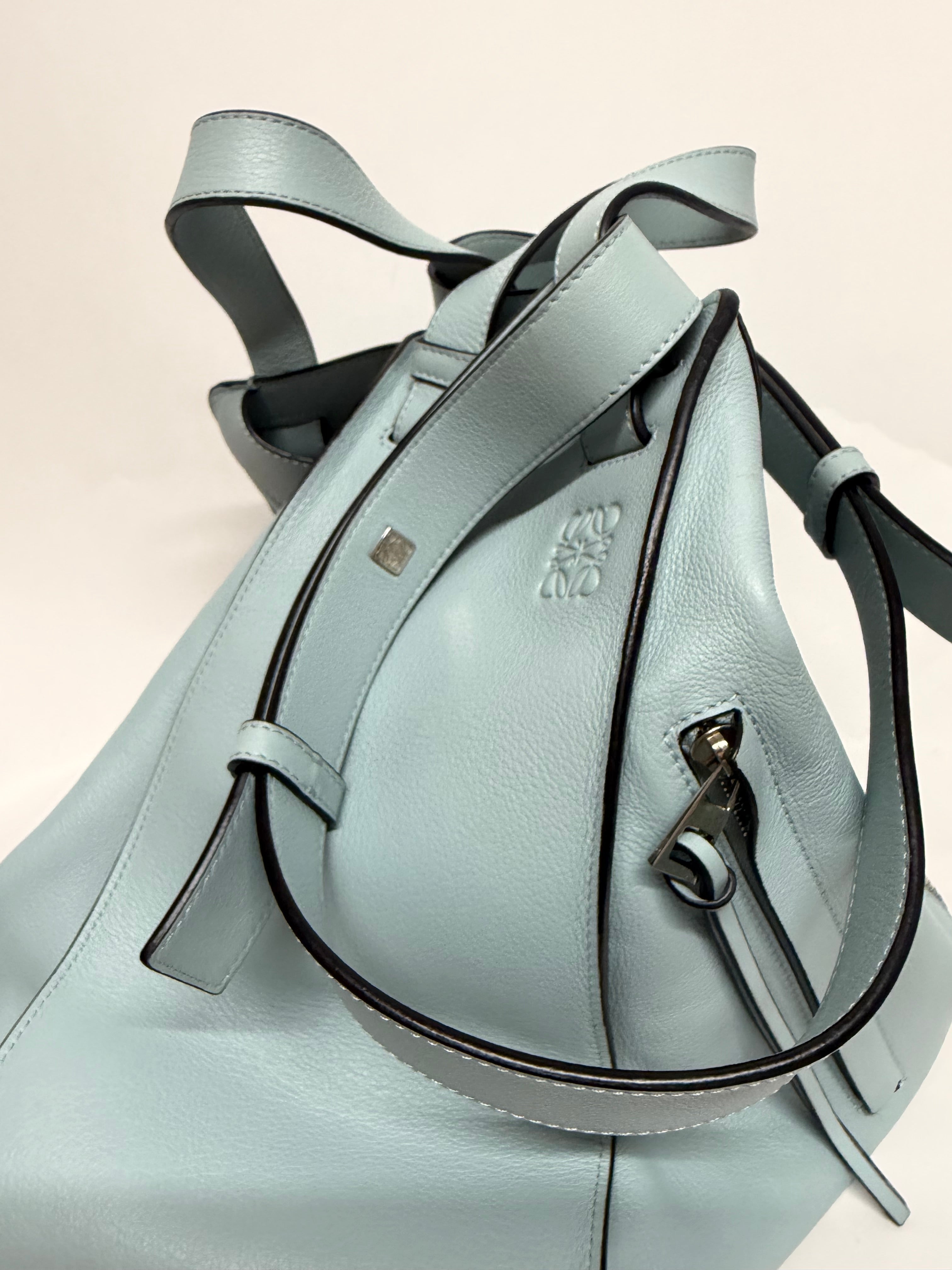 Loewe hammock Grande azul cielo con pouch