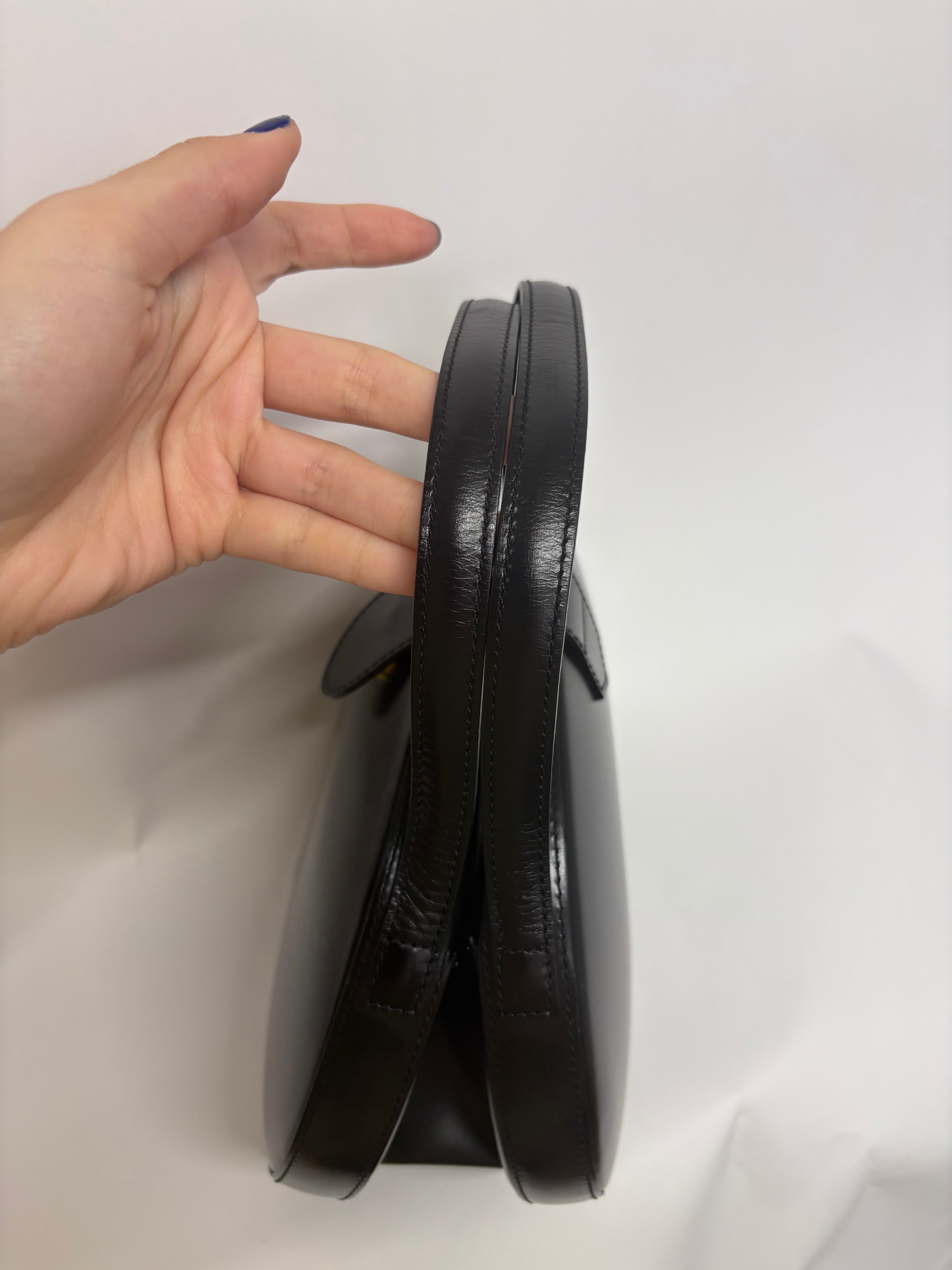 Loewe bombonera negra de mano piel cepillada