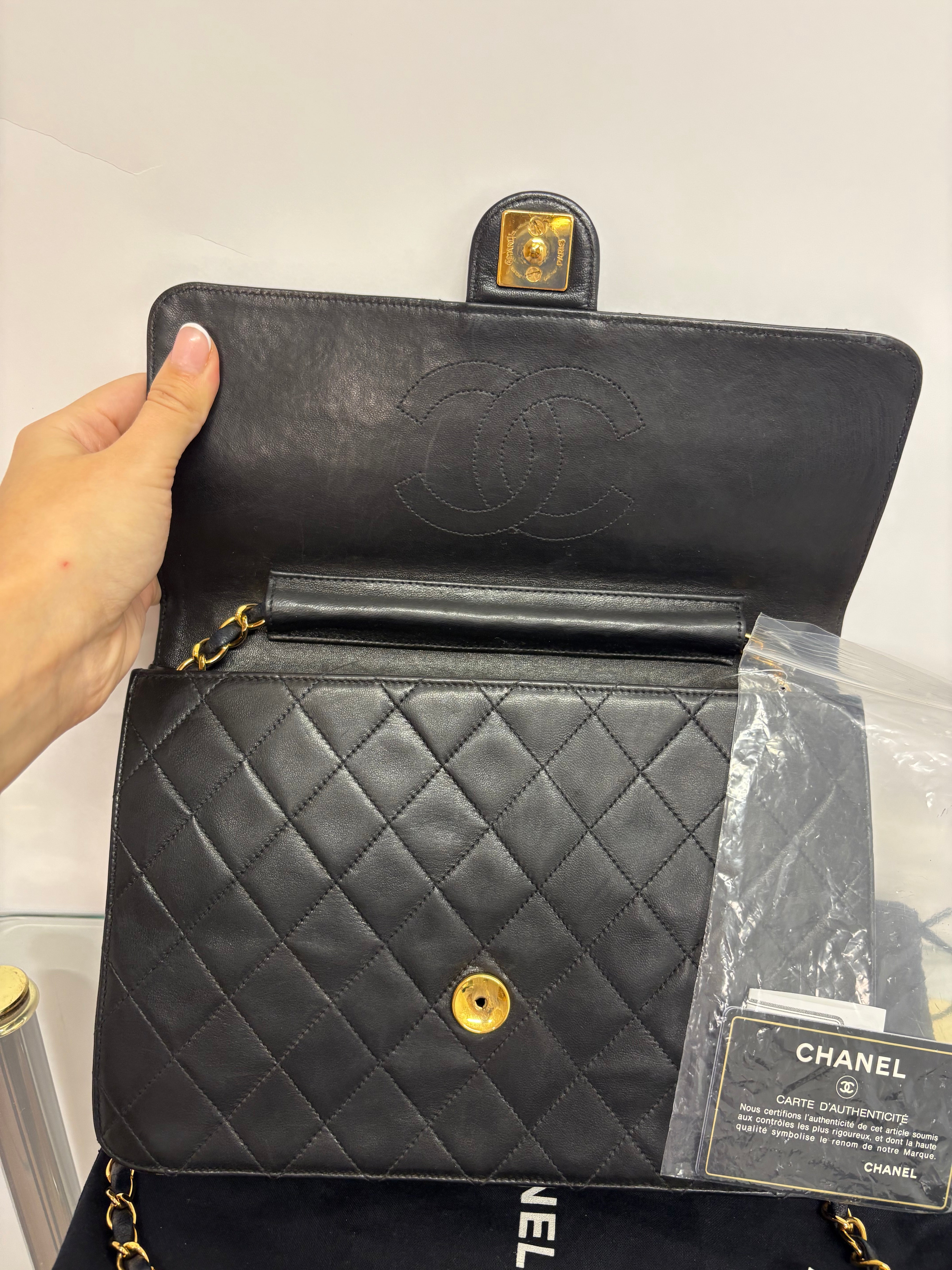 CHANEL Single Flap Negro Vintage Serie 5 – Año 1997–1999