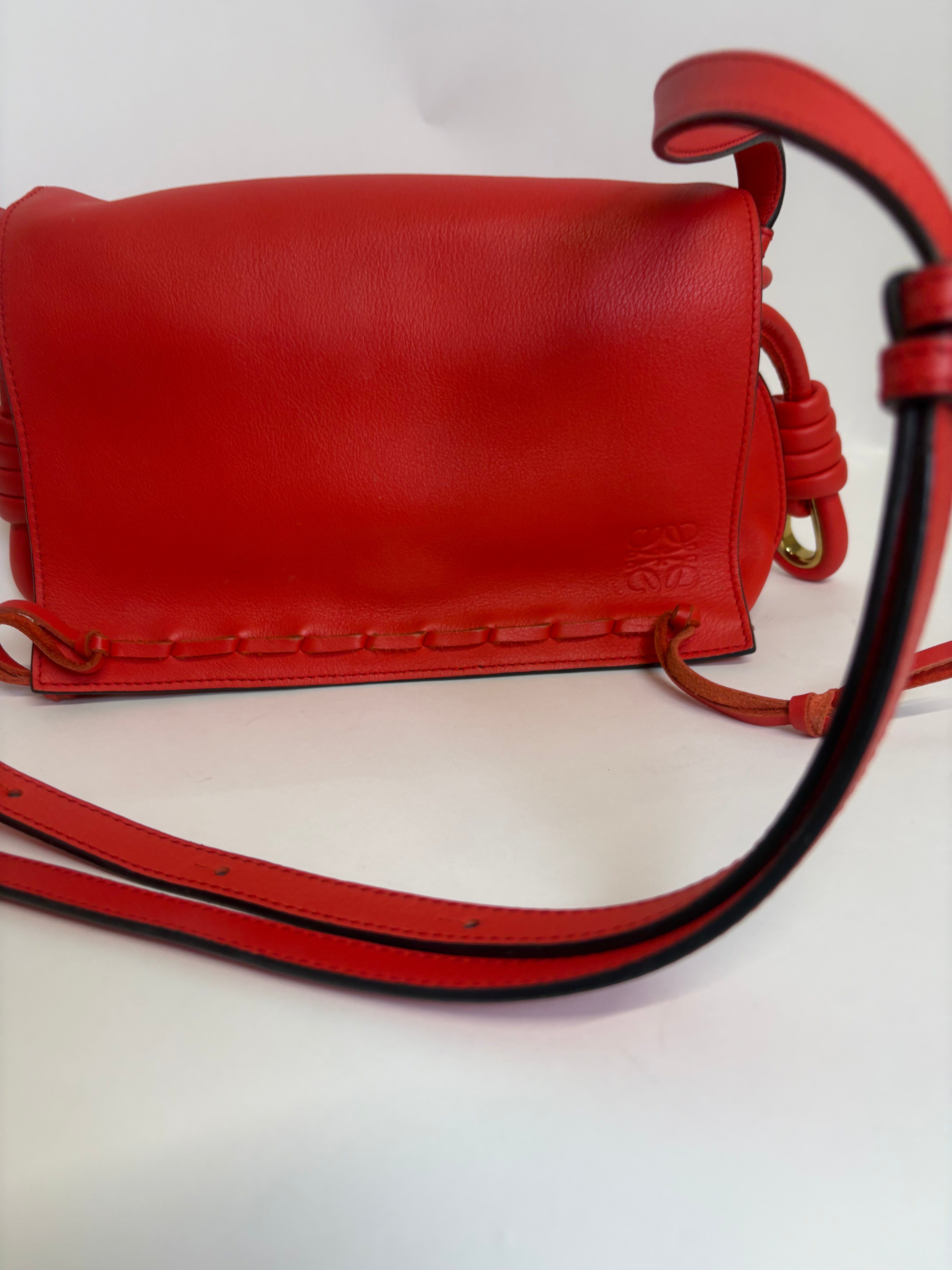 Loewe Flamenco Knot Bolso bandolera piel roja
