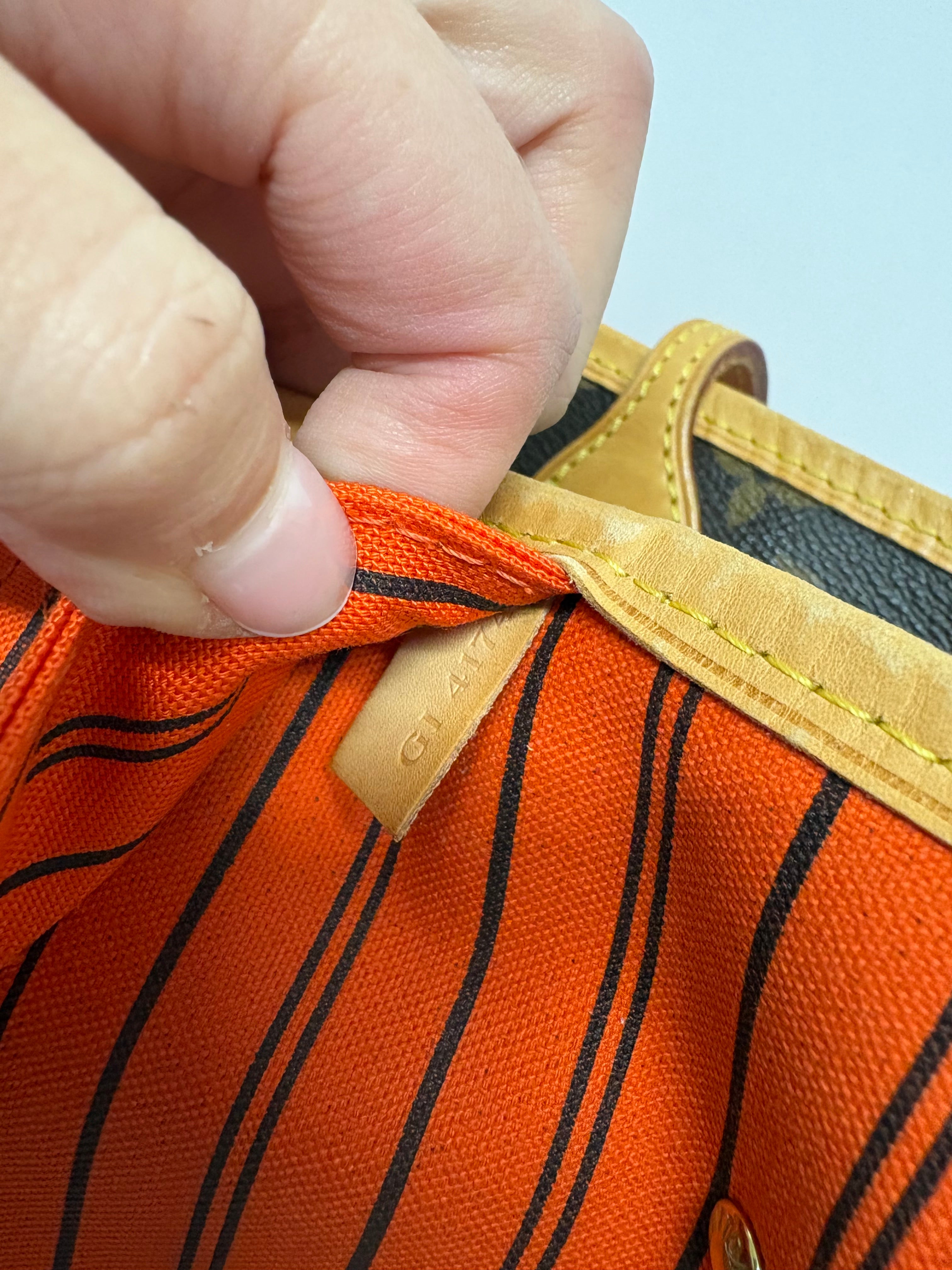 Louis Vuitton Neverfull MM Monogram Interior rojo