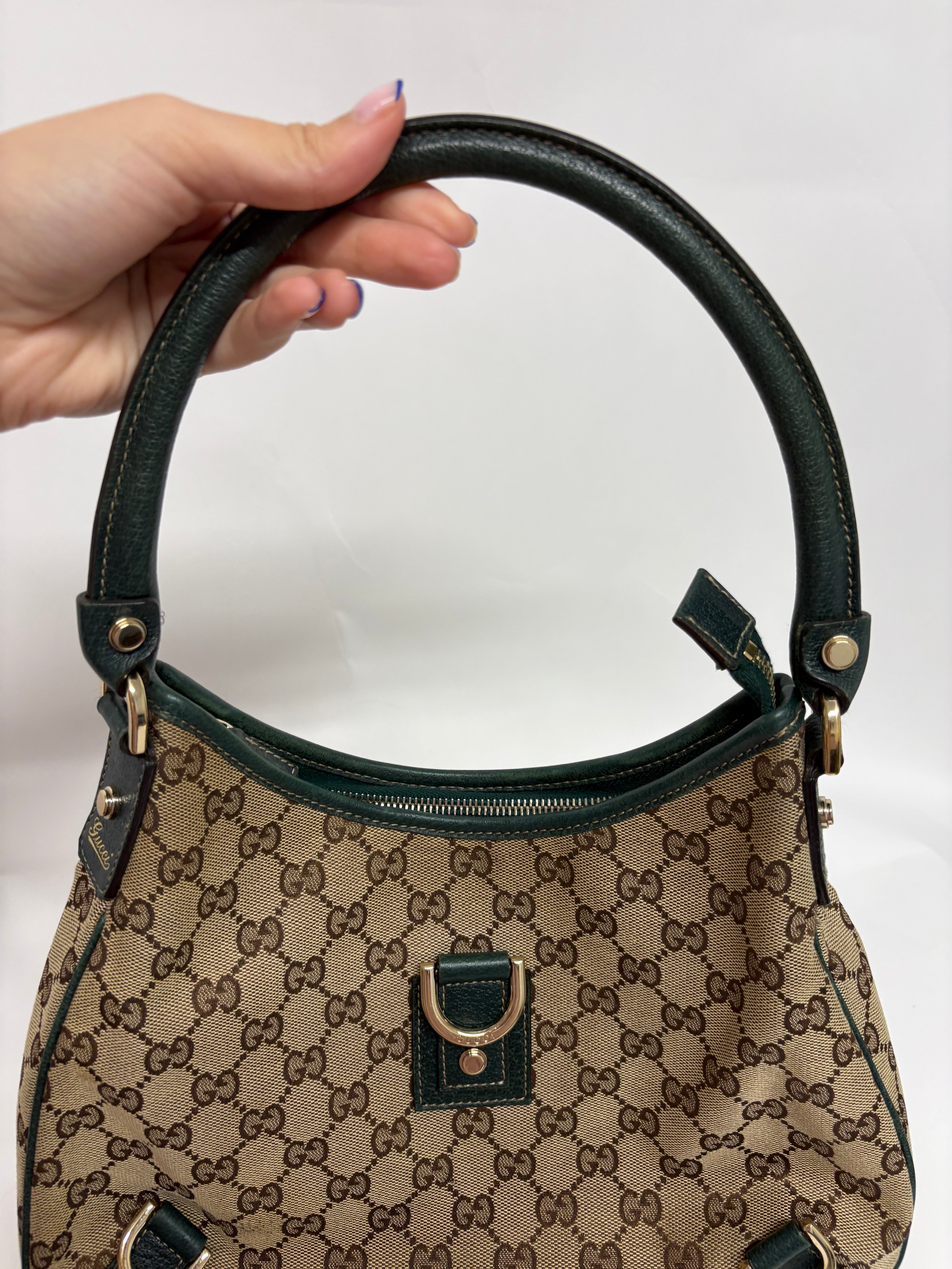 Gucci GG Canvas Shoulder Bag verde