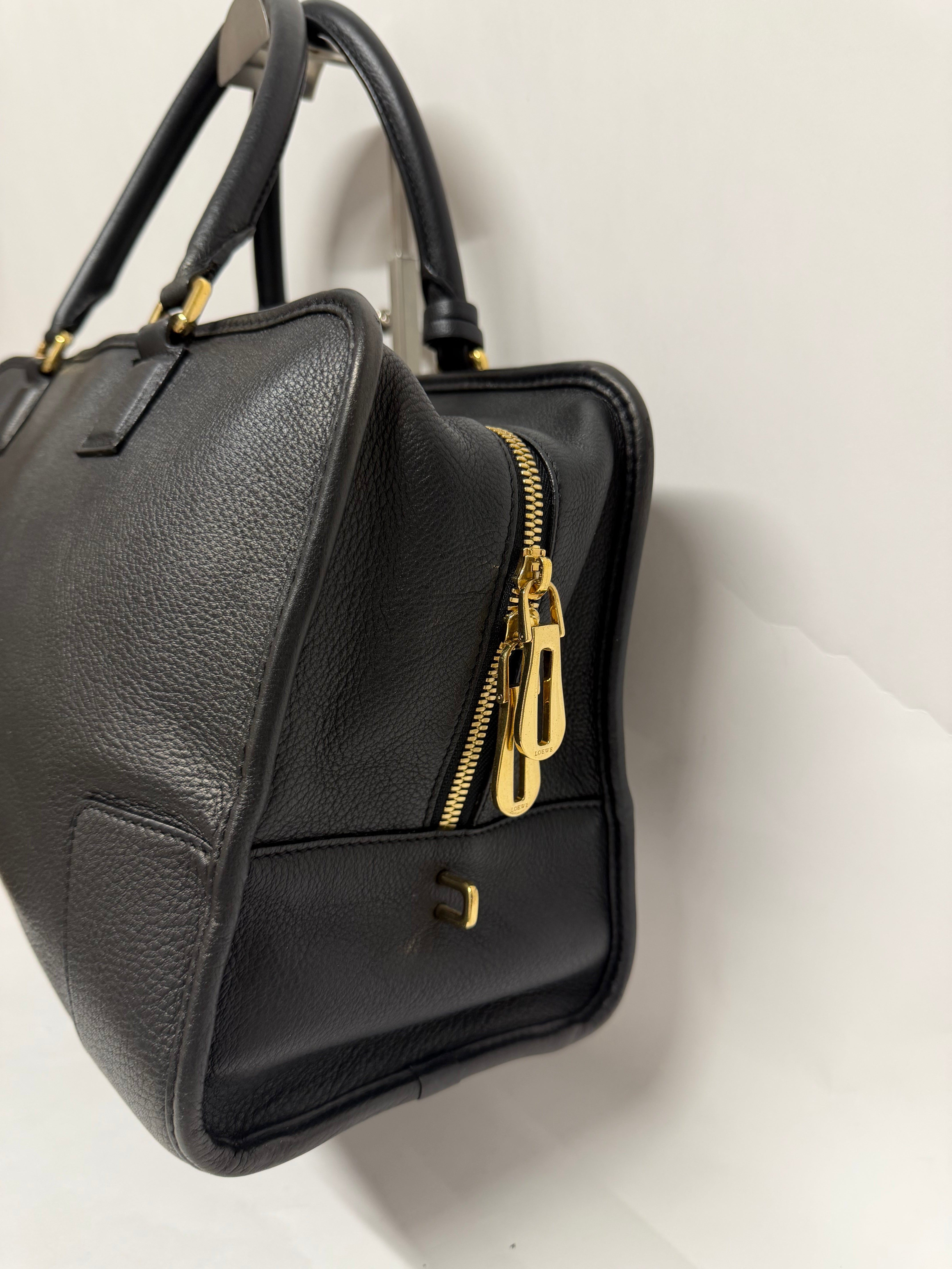 Loewe Amazona 36 | Piel Negra Herrajes dorados