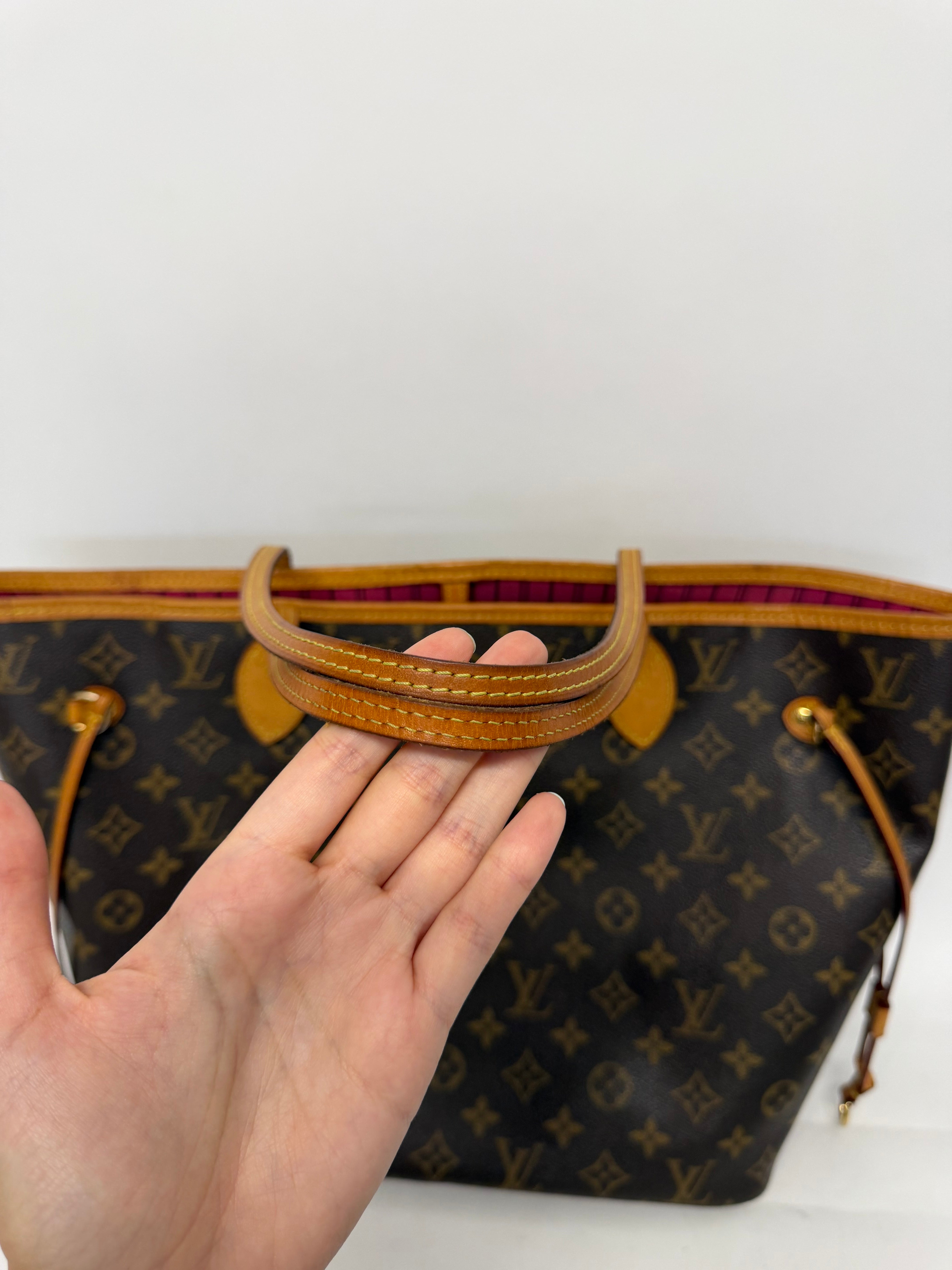 Louis Vuitton Neverfull MM Monogram Interior Fucsia