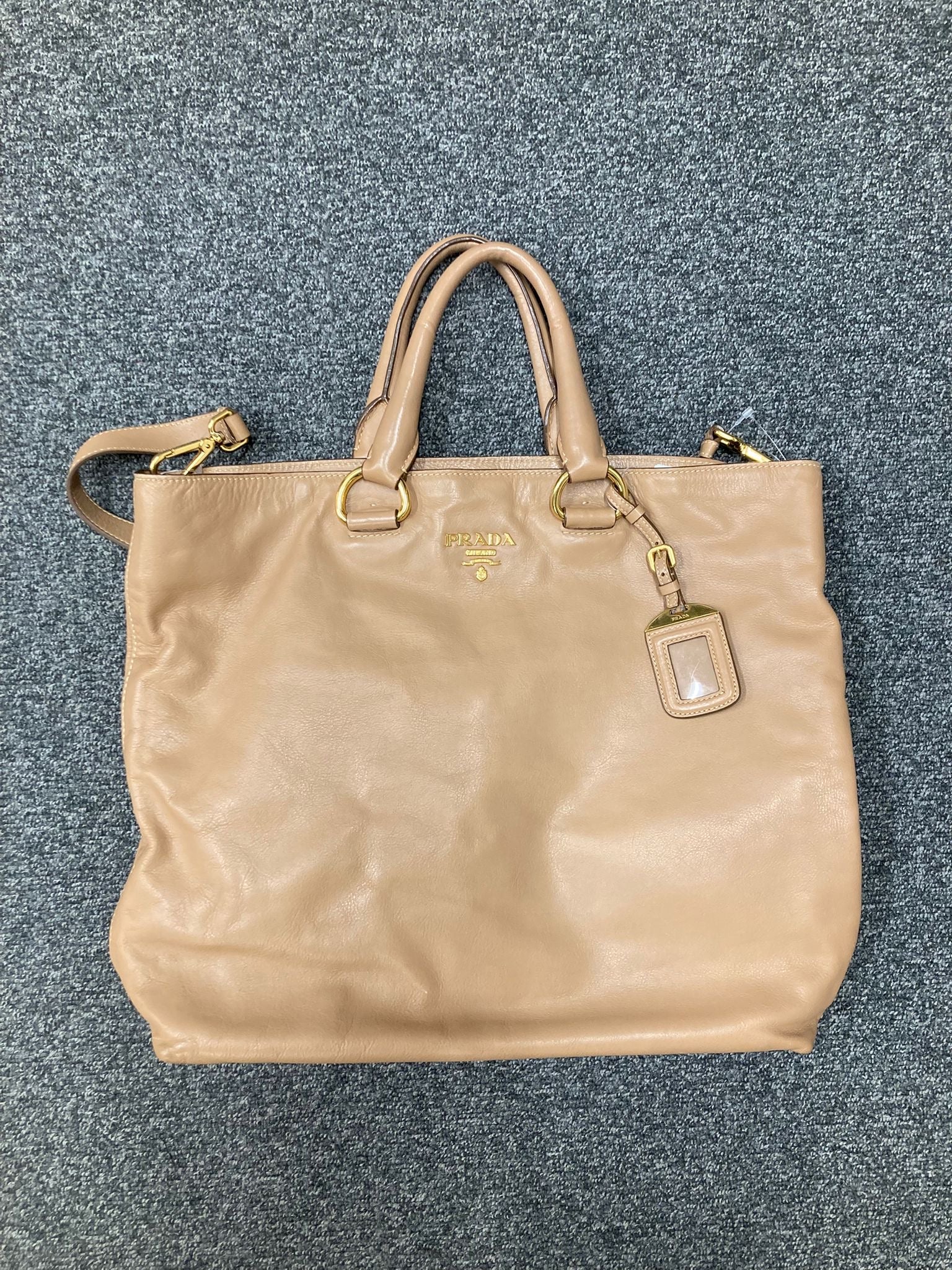 Prada Logo 2way Tote – Piel beige
