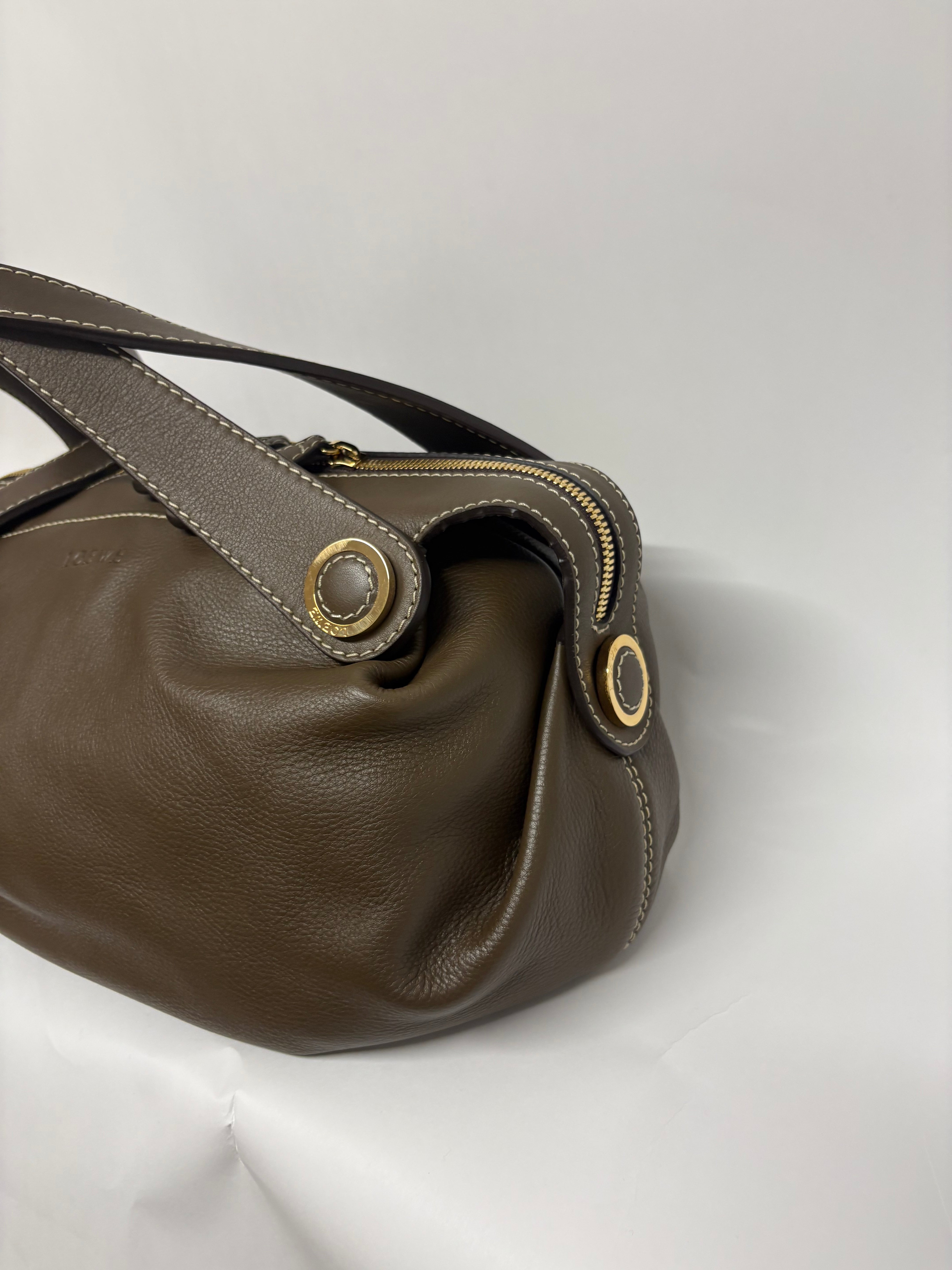 Loewe bowling en piel taupe oscuro