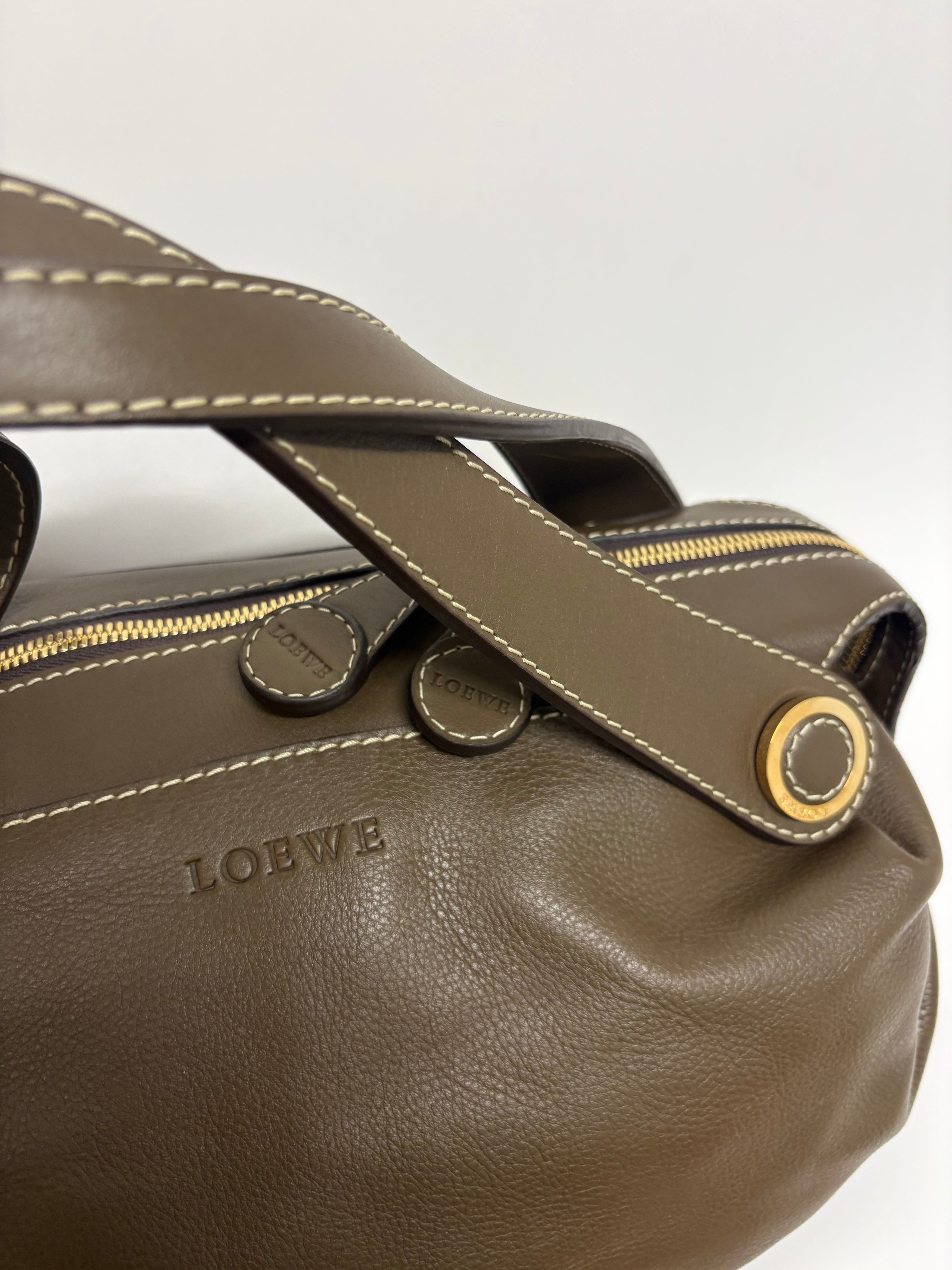 Loewe bowling en piel taupe oscuro