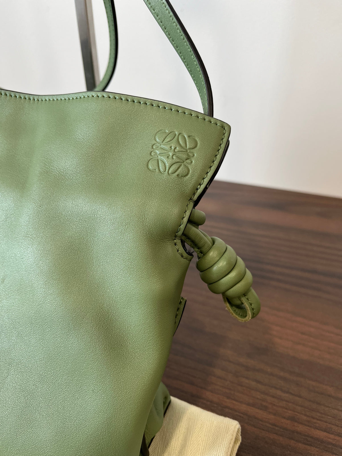 Loewe Flamenco Knot Clutch Mini Piel Nappa Verde Claro