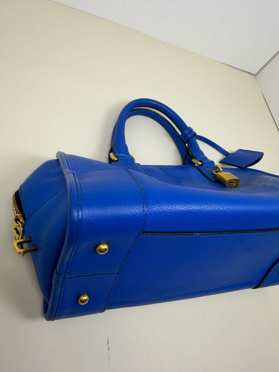Loewe Amazona 28 azul electrico