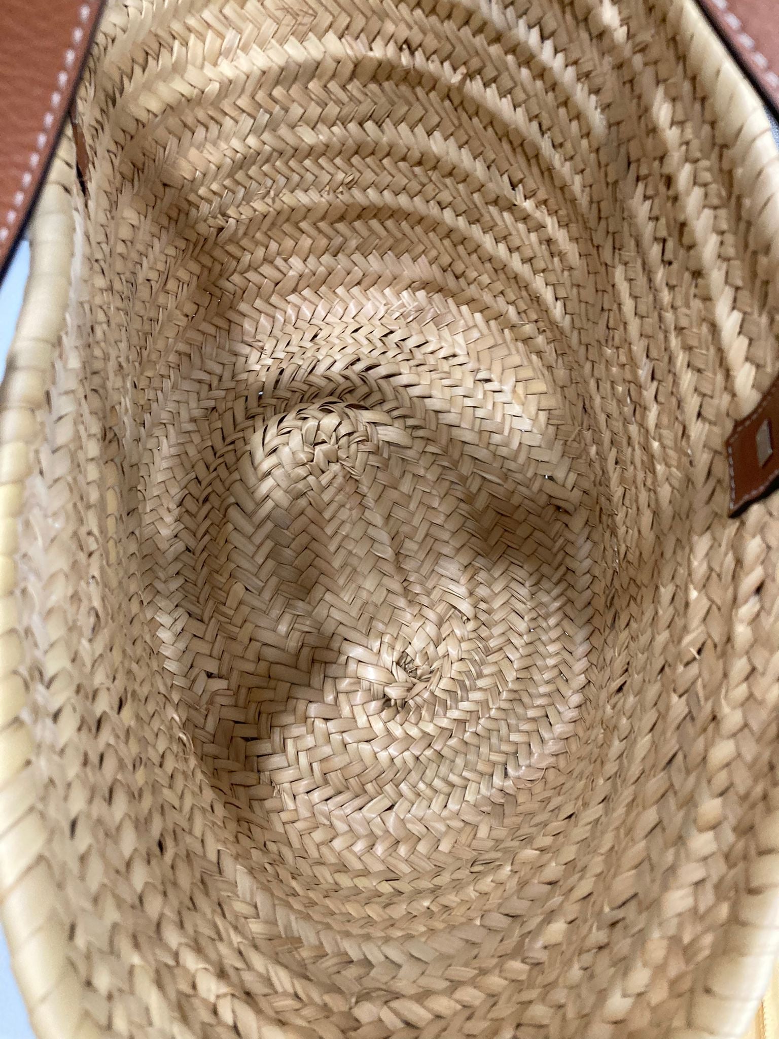 Loewe cesta rafia mediana - grande marrón clásica
