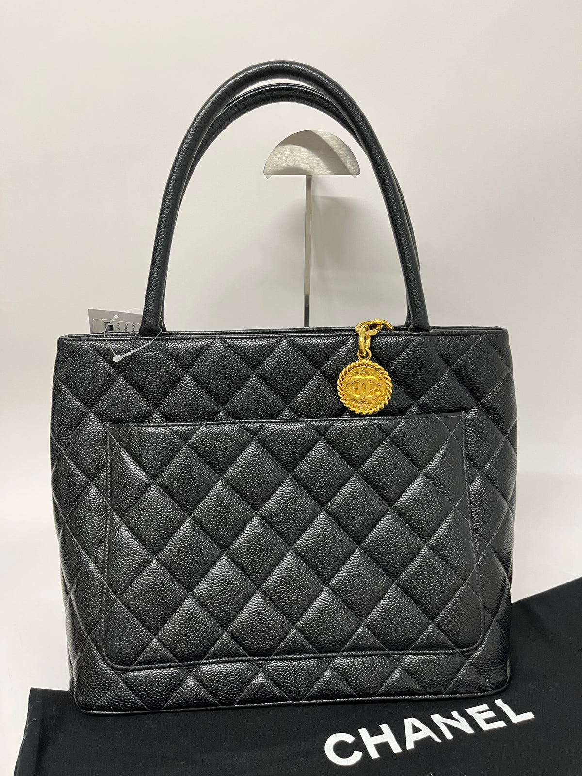 Chanel Medallion Tote Piel Caviar Negra · Serie 5