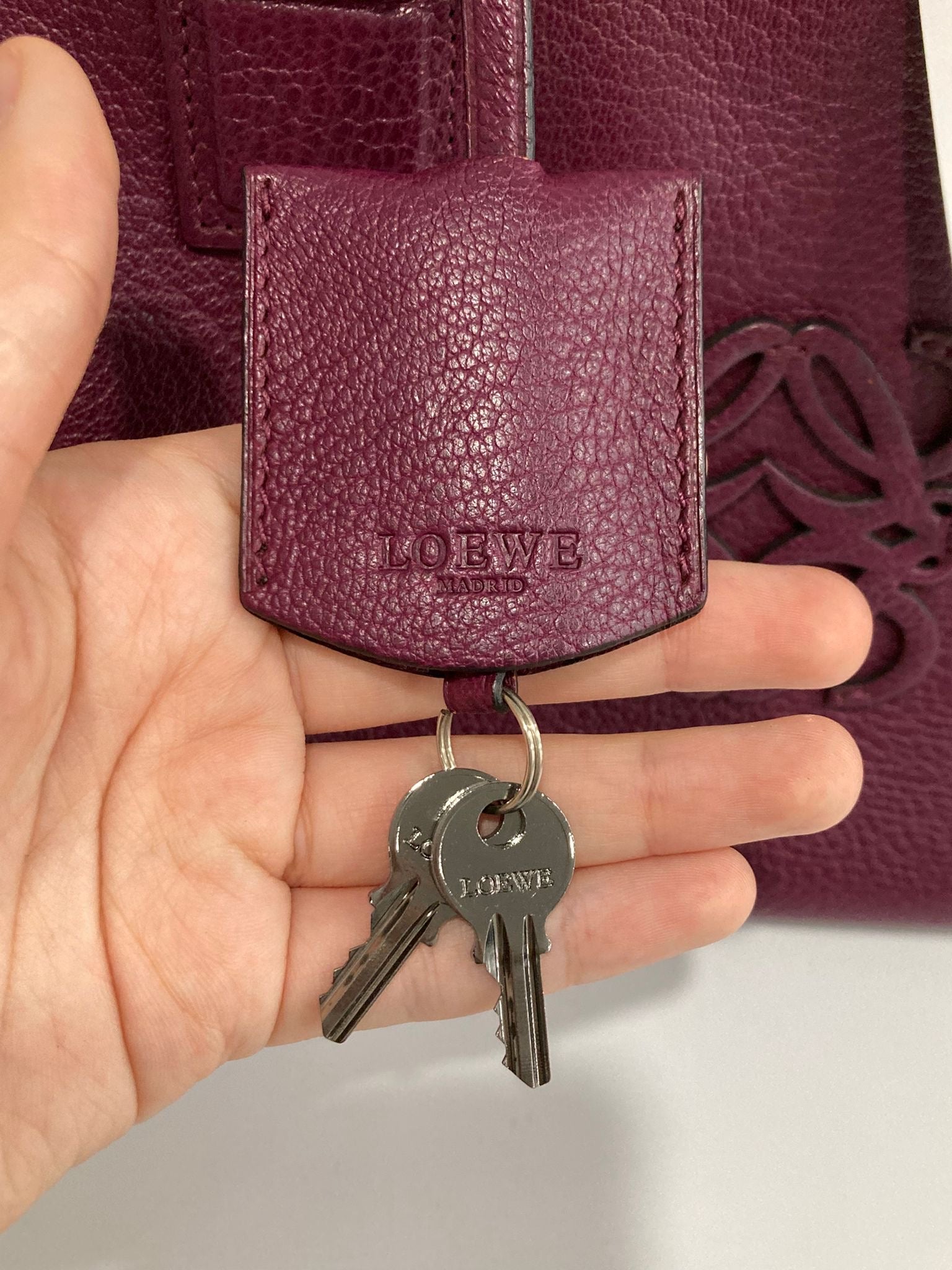 Loewe amazona 28 vino burdeos