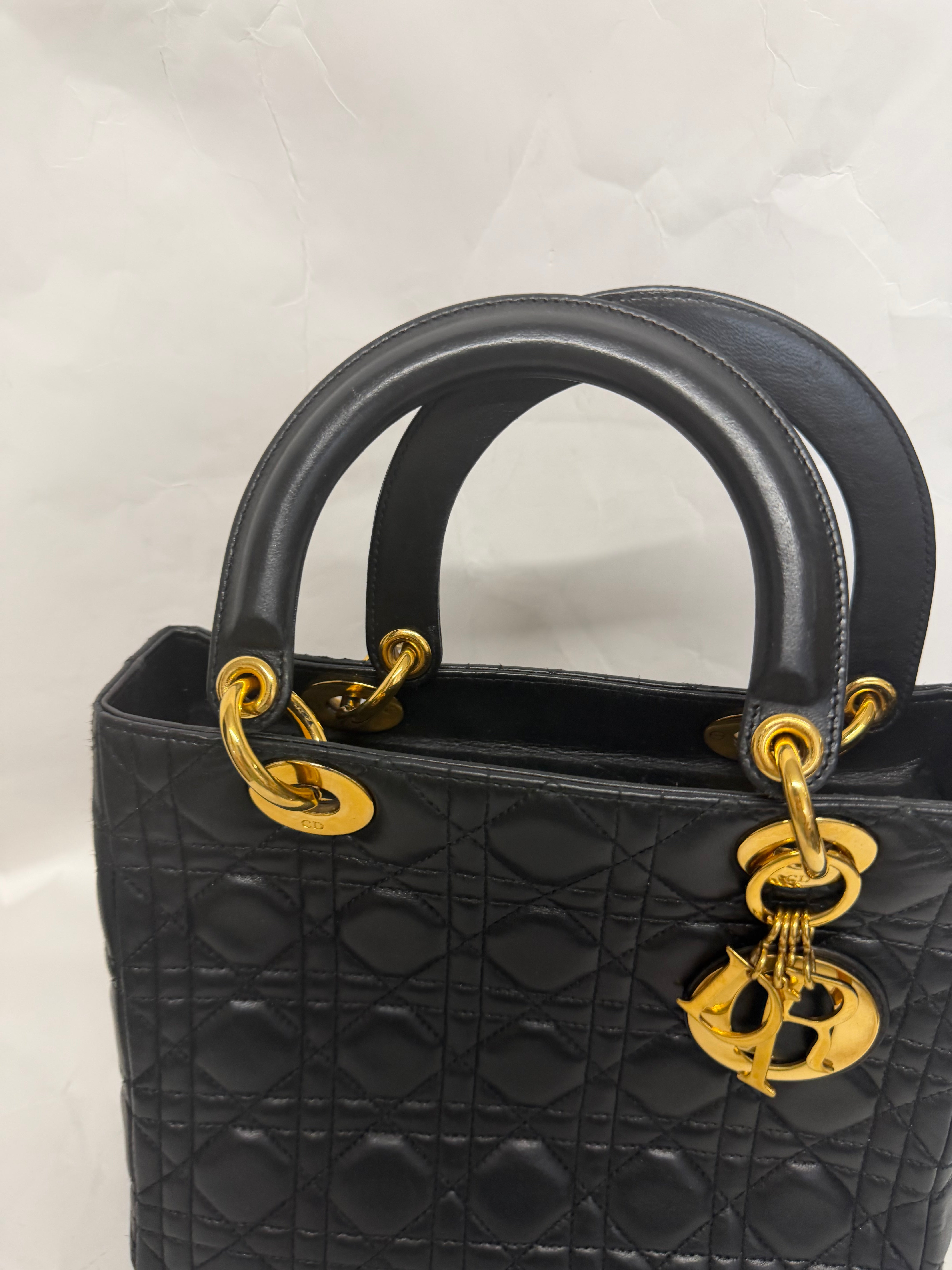 Christian Dior Lady Dior Medium | Lambskin Negro Gold