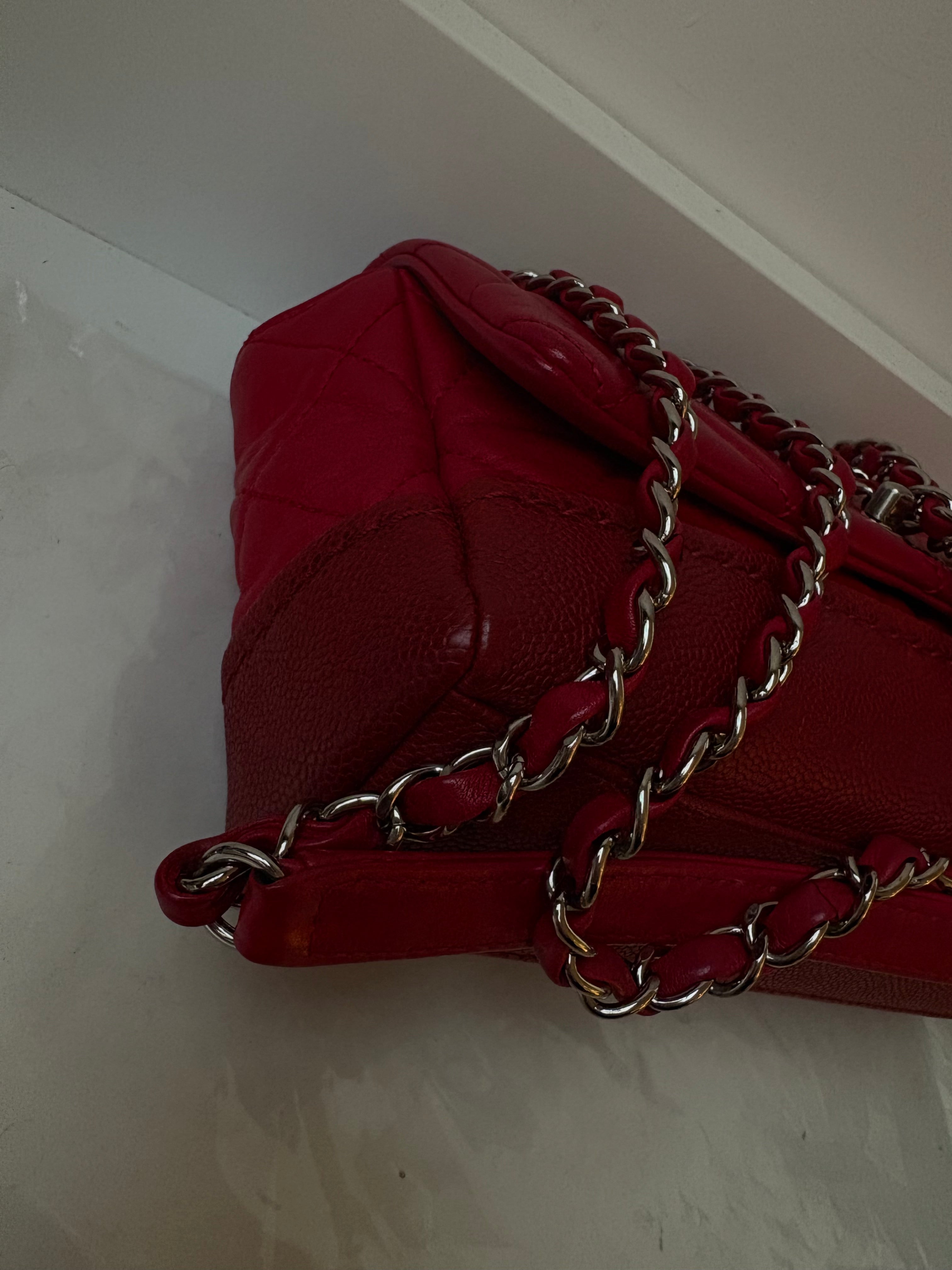 Chanel Mini Flap Medallion Charm rojo -  Métiers d’Art Paris–Rome 2015