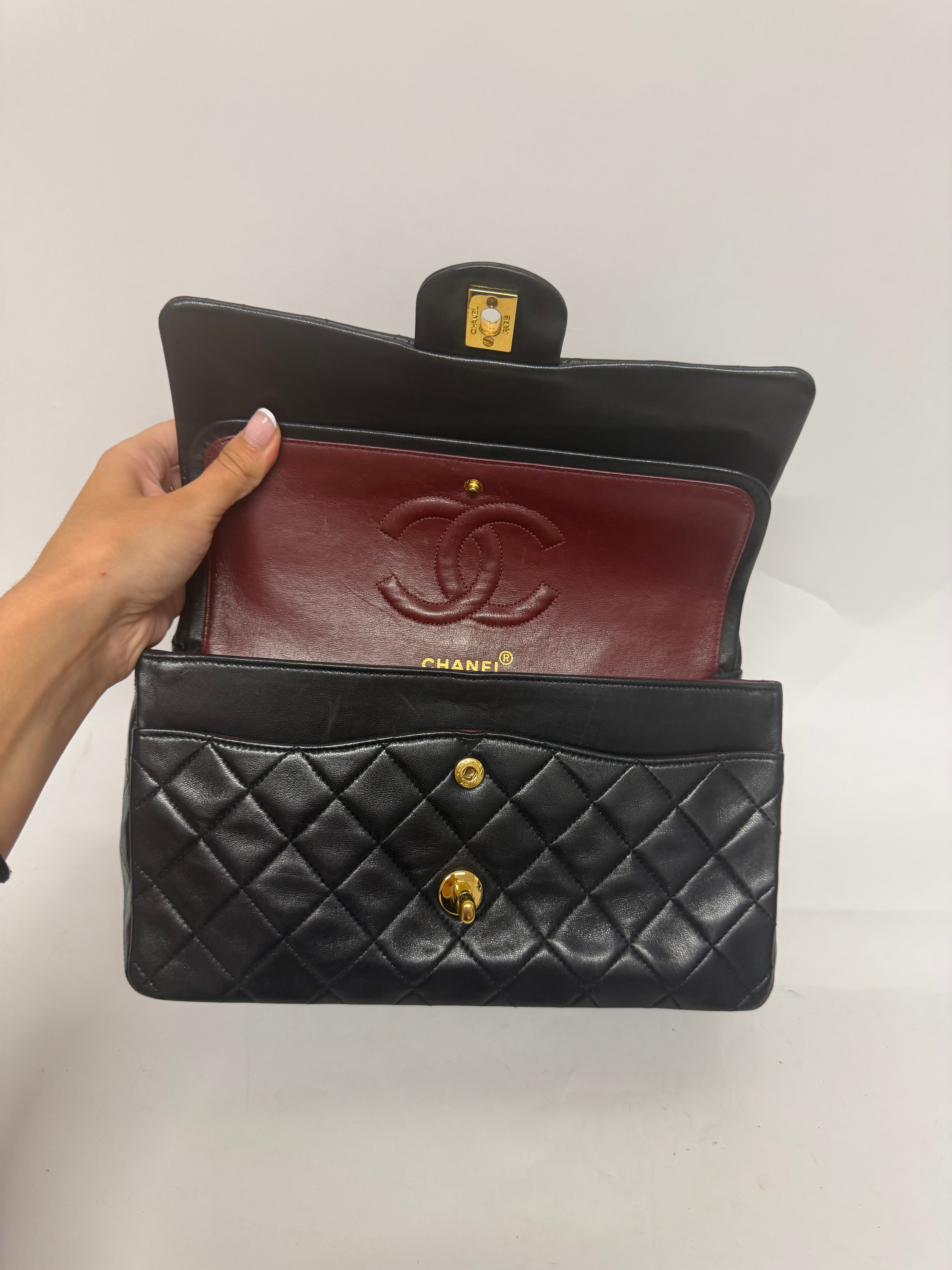 Chanel Timeless 25 Piel de Cordero Negra  - serie 5 - Full Set