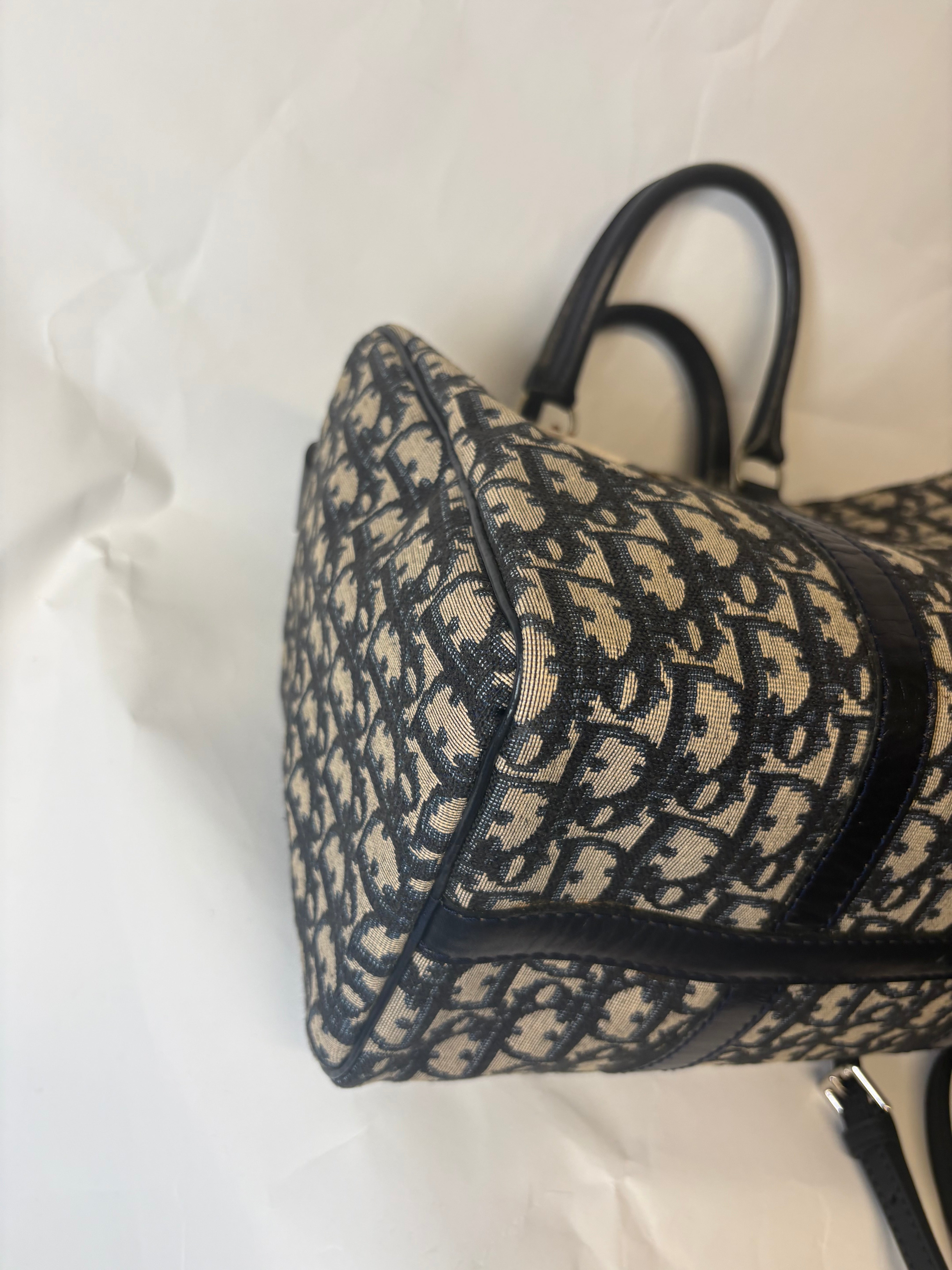 Christian Dior Boston Trotter 30 Azul marino – Con Bandolera