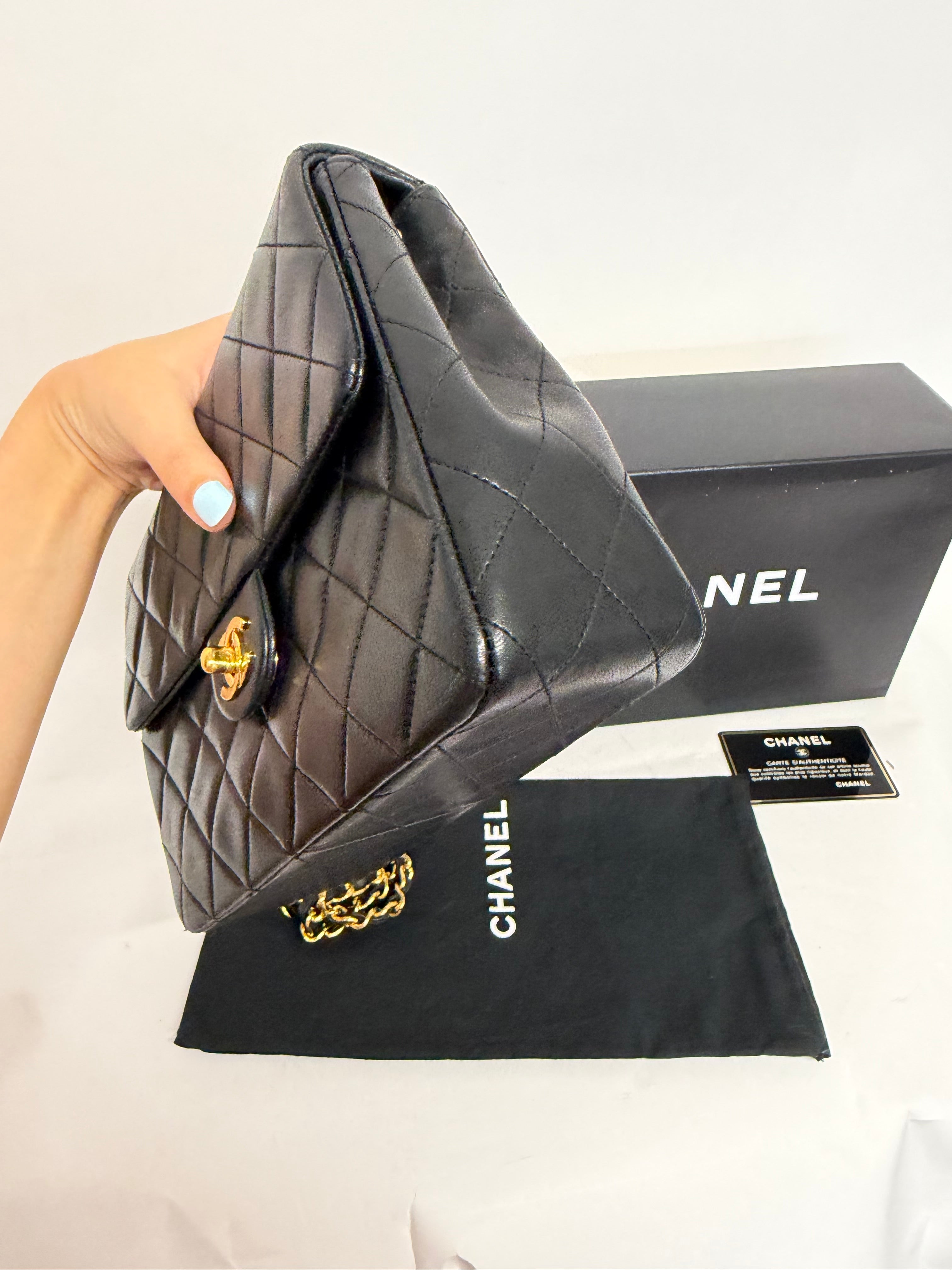 Chanel Mini Matelassé 20 Square Piel Cordero Negra