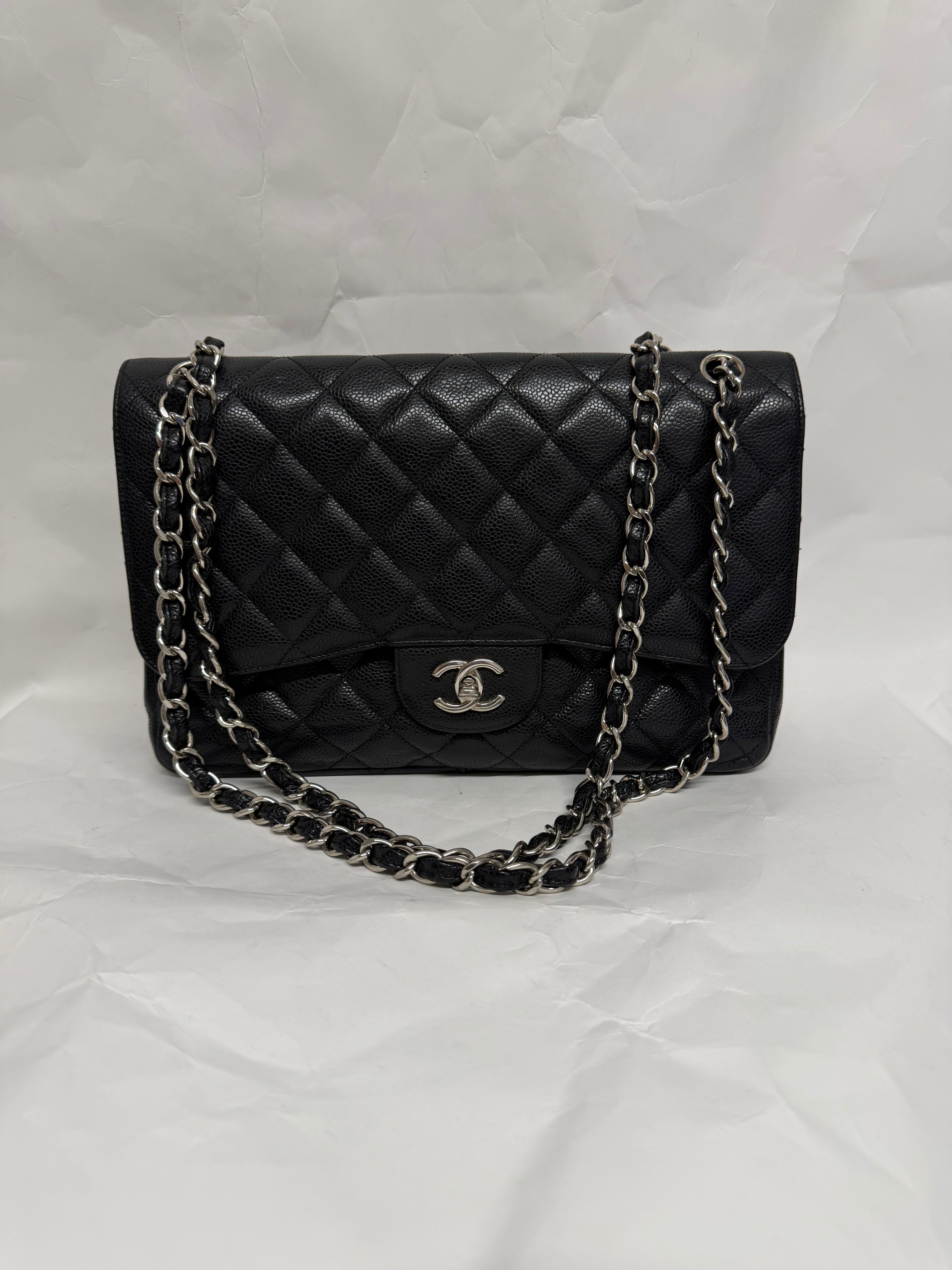 Chanel Jumbo Matelasse Classic Flap Caviar Negro