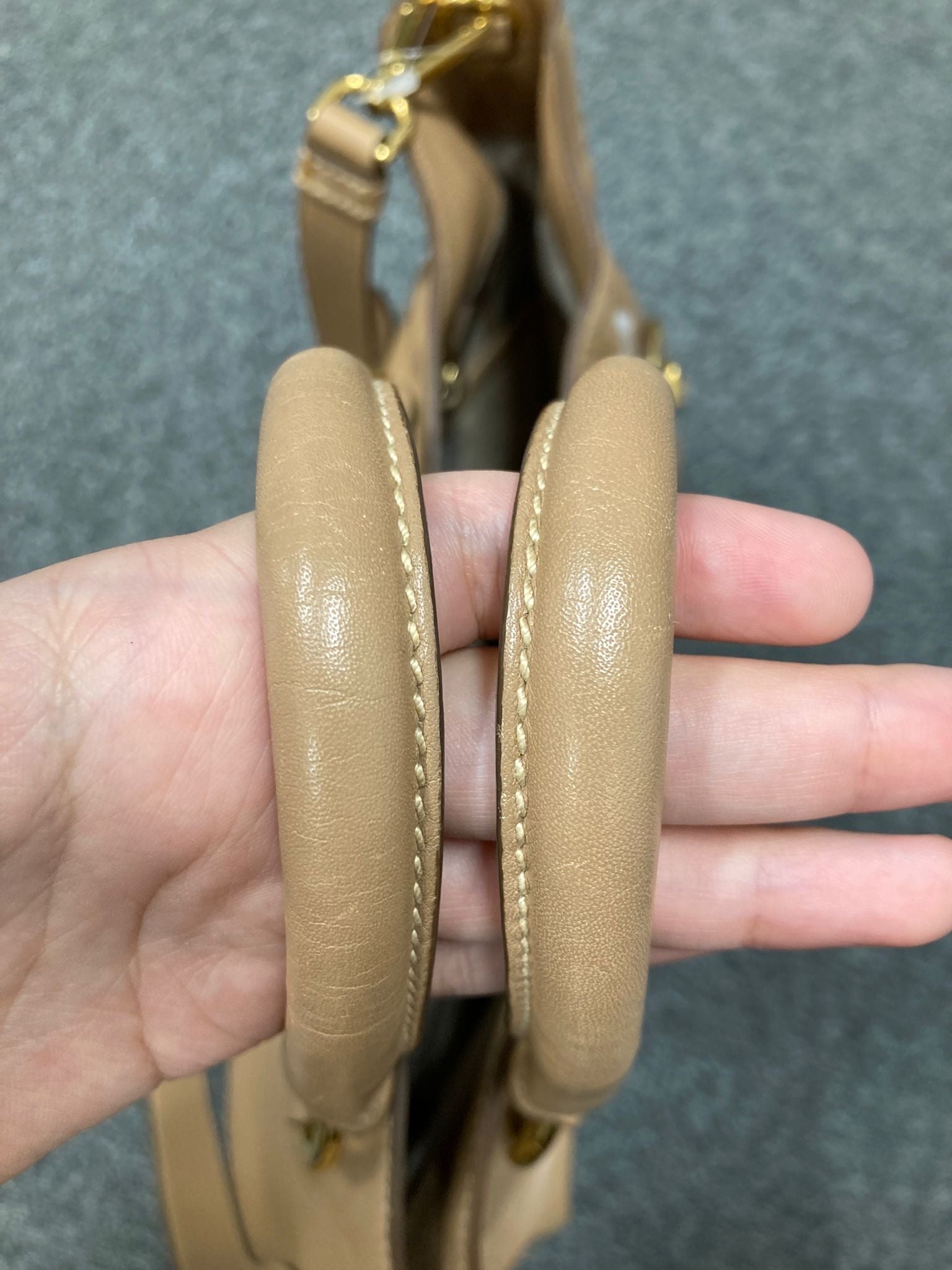 Prada Logo 2way Tote – Piel beige