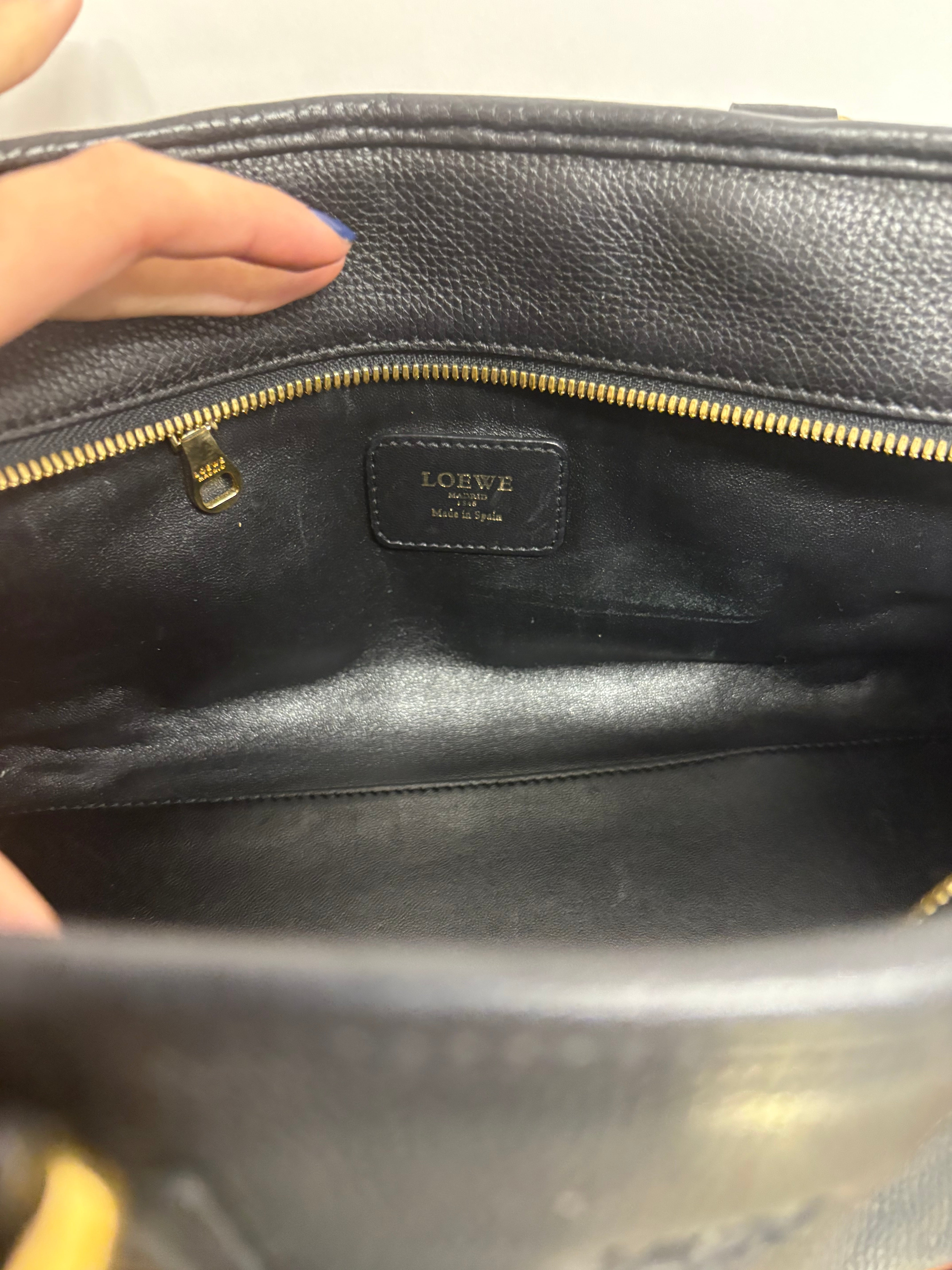 Loewe amazona 30 piel granulada negra