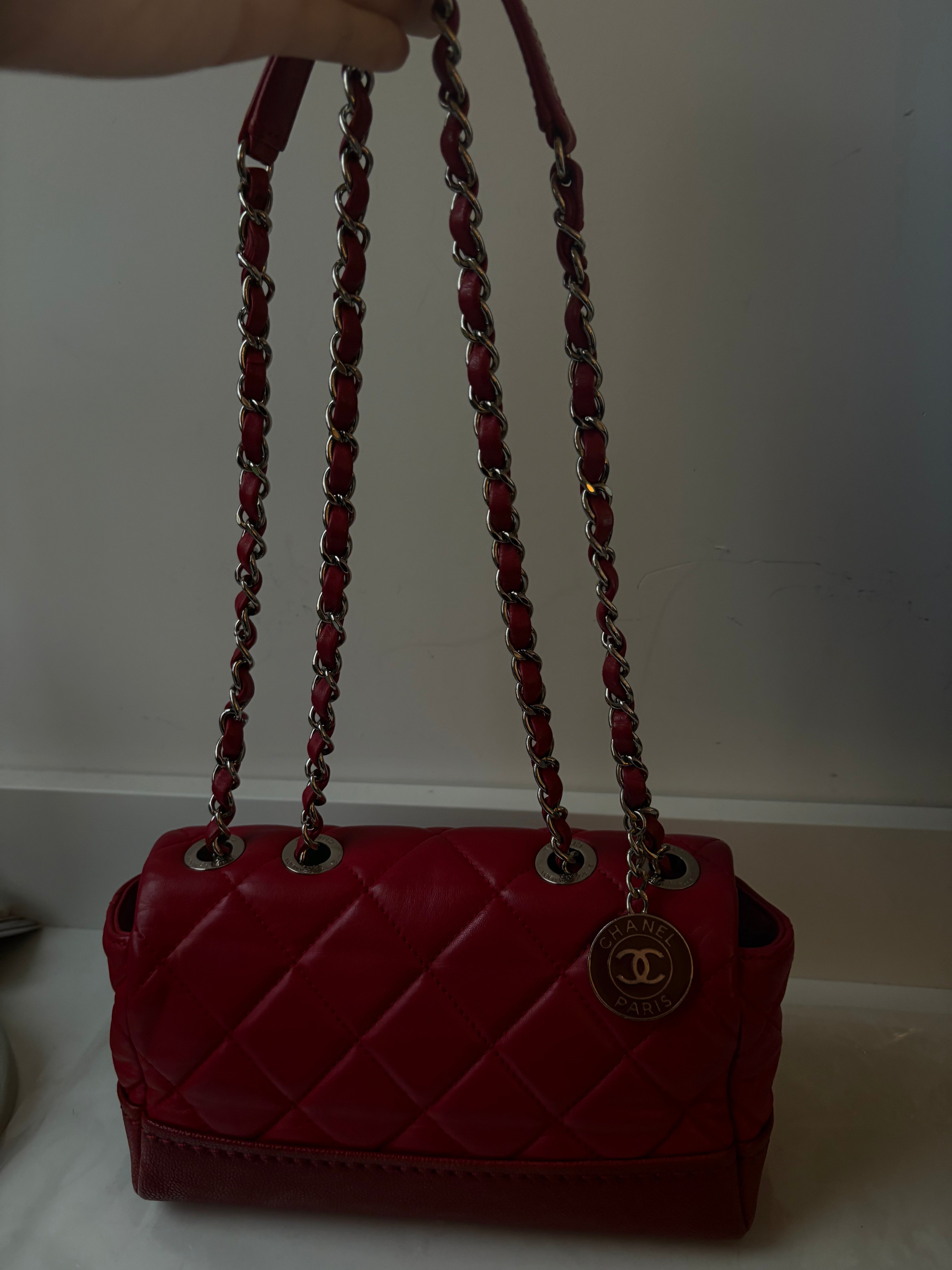 Chanel Mini Flap Medallion Charm rojo -  Métiers d’Art Paris–Rome 2015