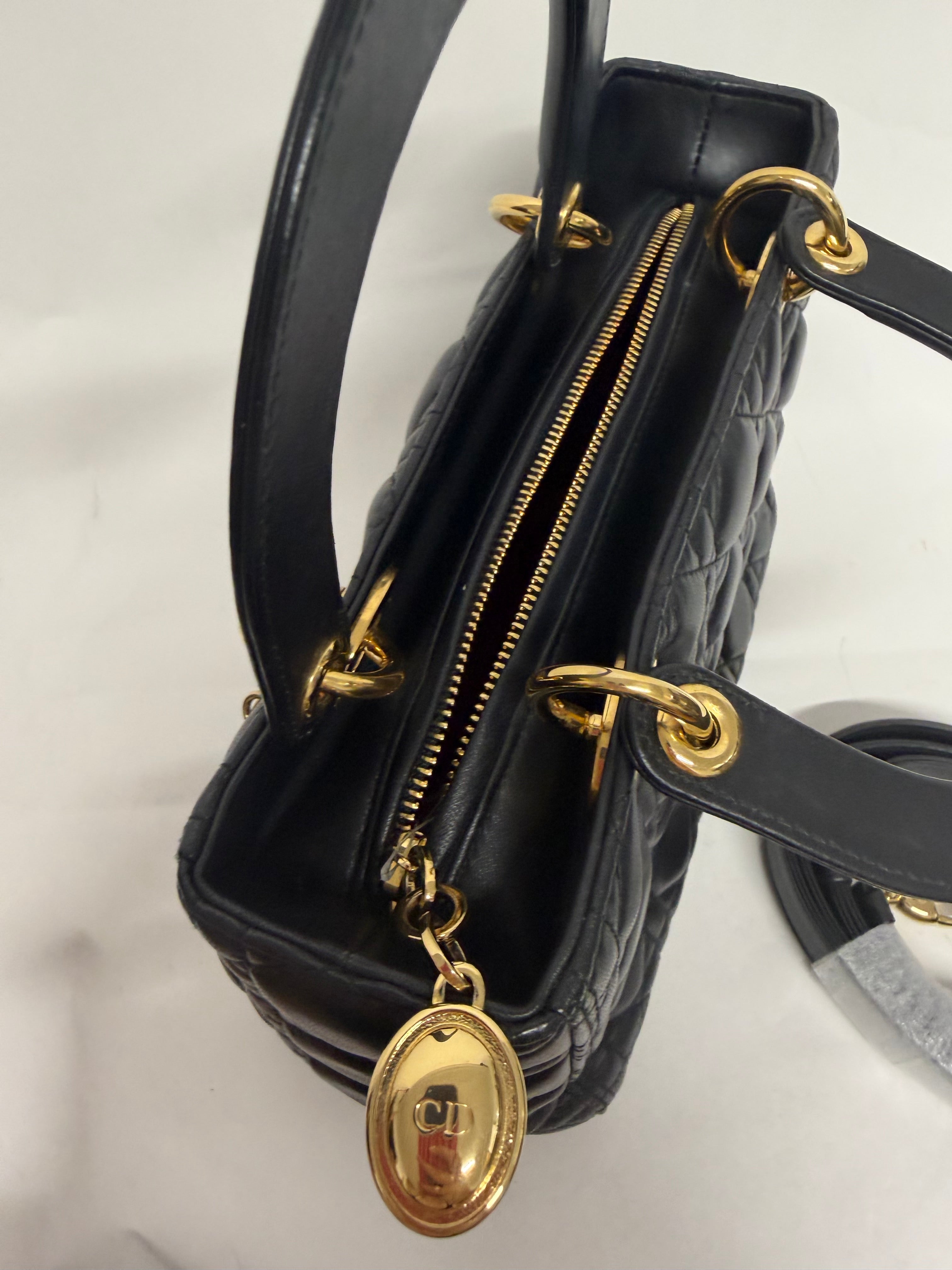 Christian Dior Lady Dior Medium Piel Cordero Negra con bandolera
