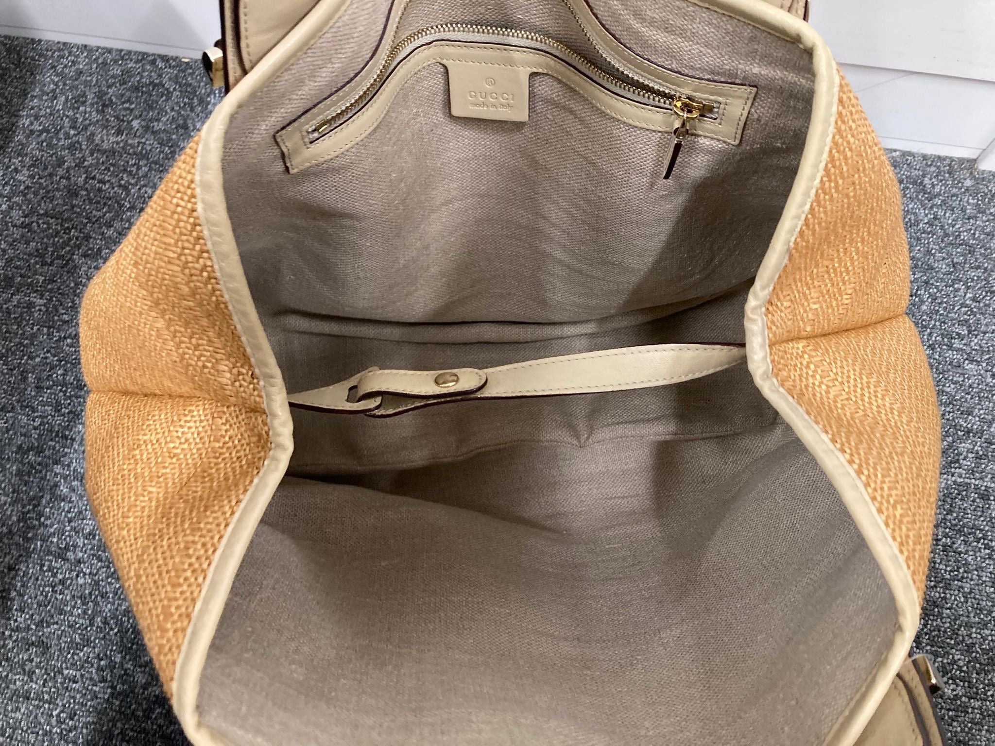 Gucci Horsebit Tote Bag en rafia y piel beige trenzada