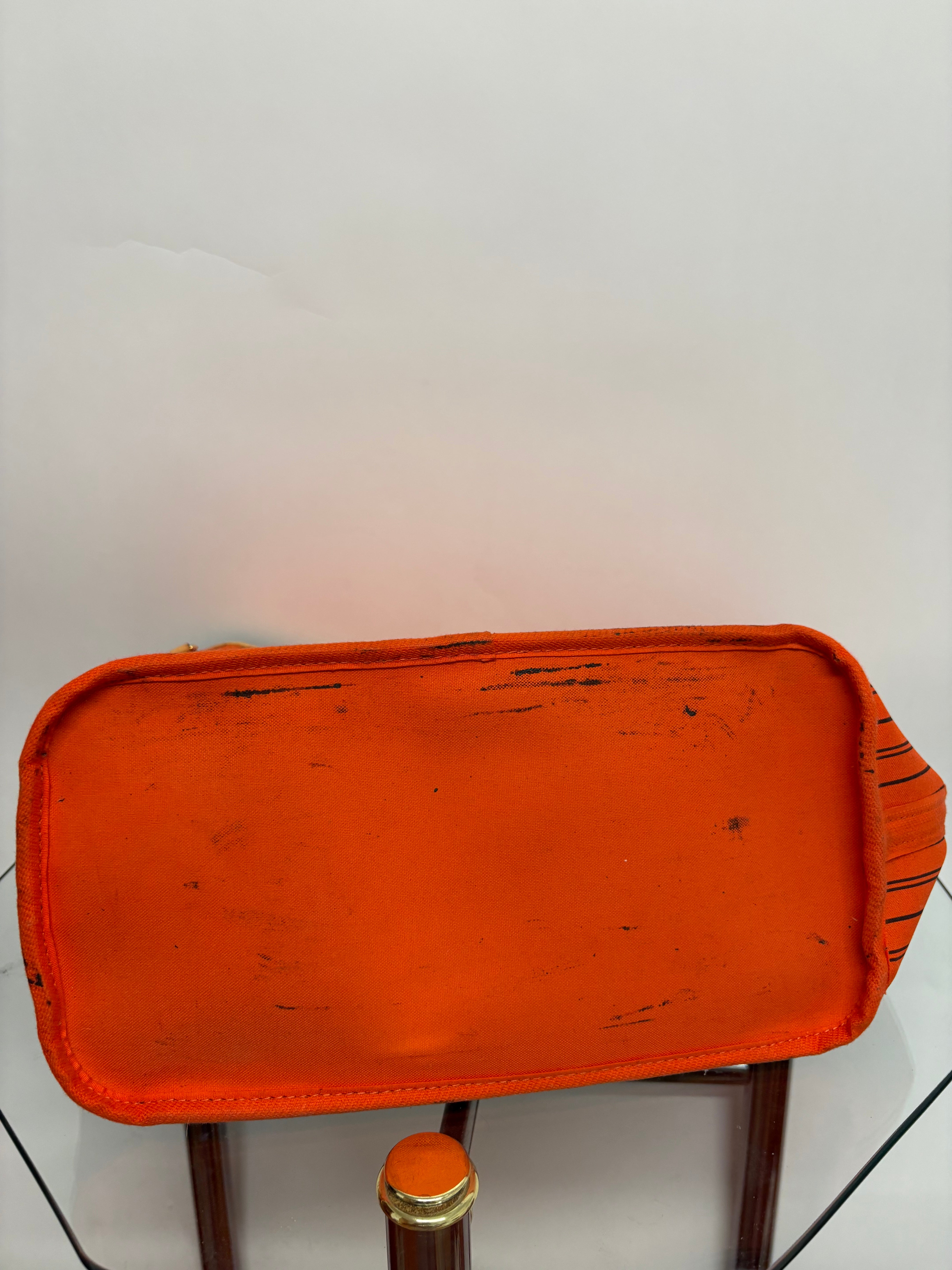 Louis Vuitton Neverfull MM Monogram Interior rojo