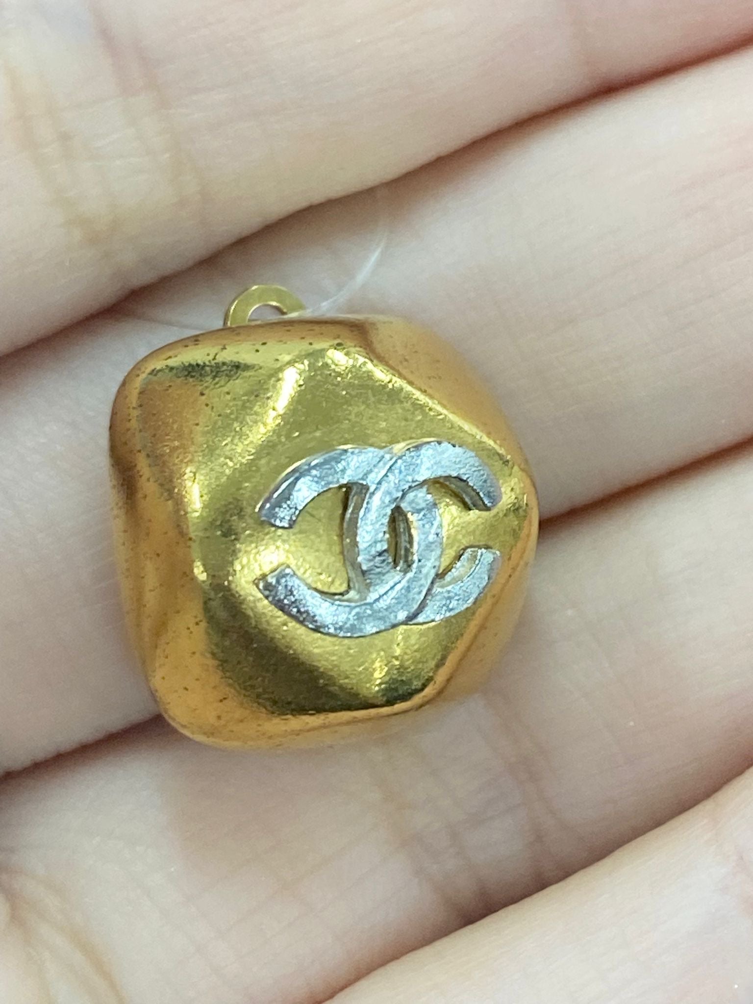 Pendientes Chanel Vintage Coco Mark bicolor colección 98A