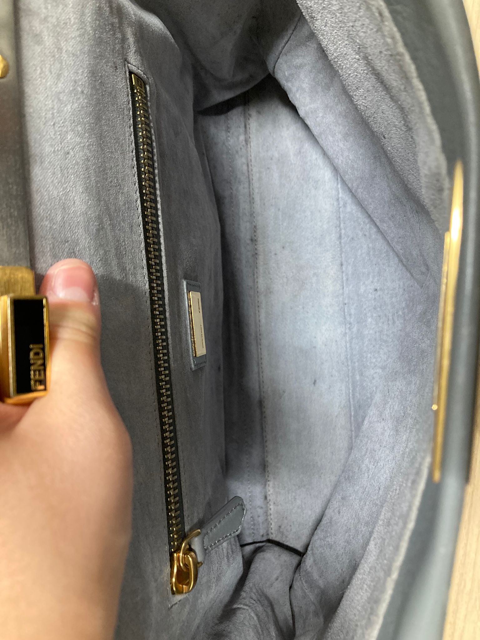 FENDI Peekaboo Large – Piel gris cielo – Doble compartimento con bandolera