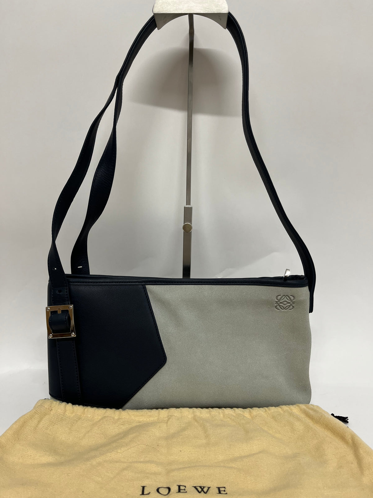 Loewe Hobo Pequeño Piel de Cordero Azul Marino y Ante Verde Claro · Herrajes Plata