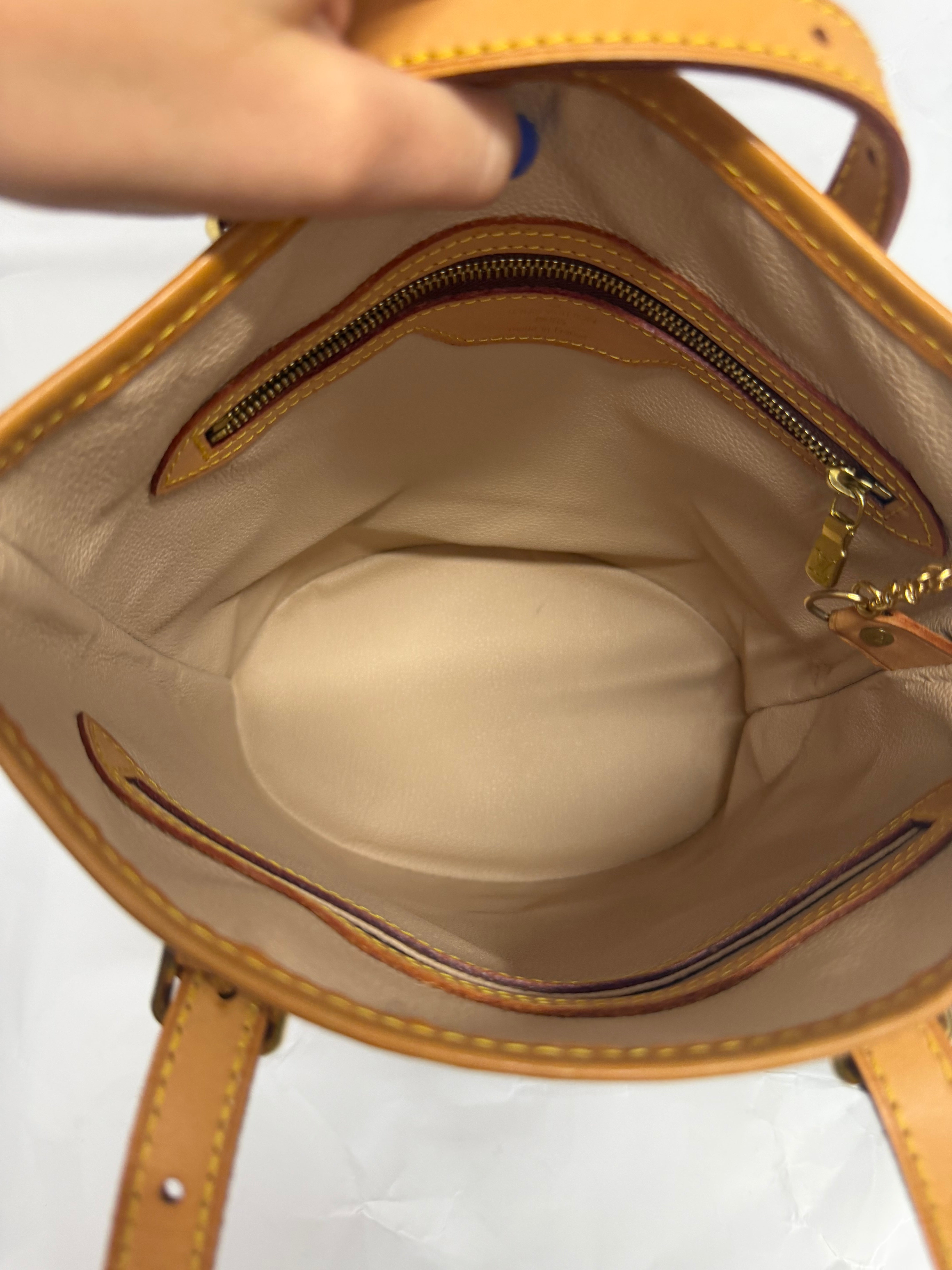 Louis Vuitton Bucket PM Monogram Canvas con pochette