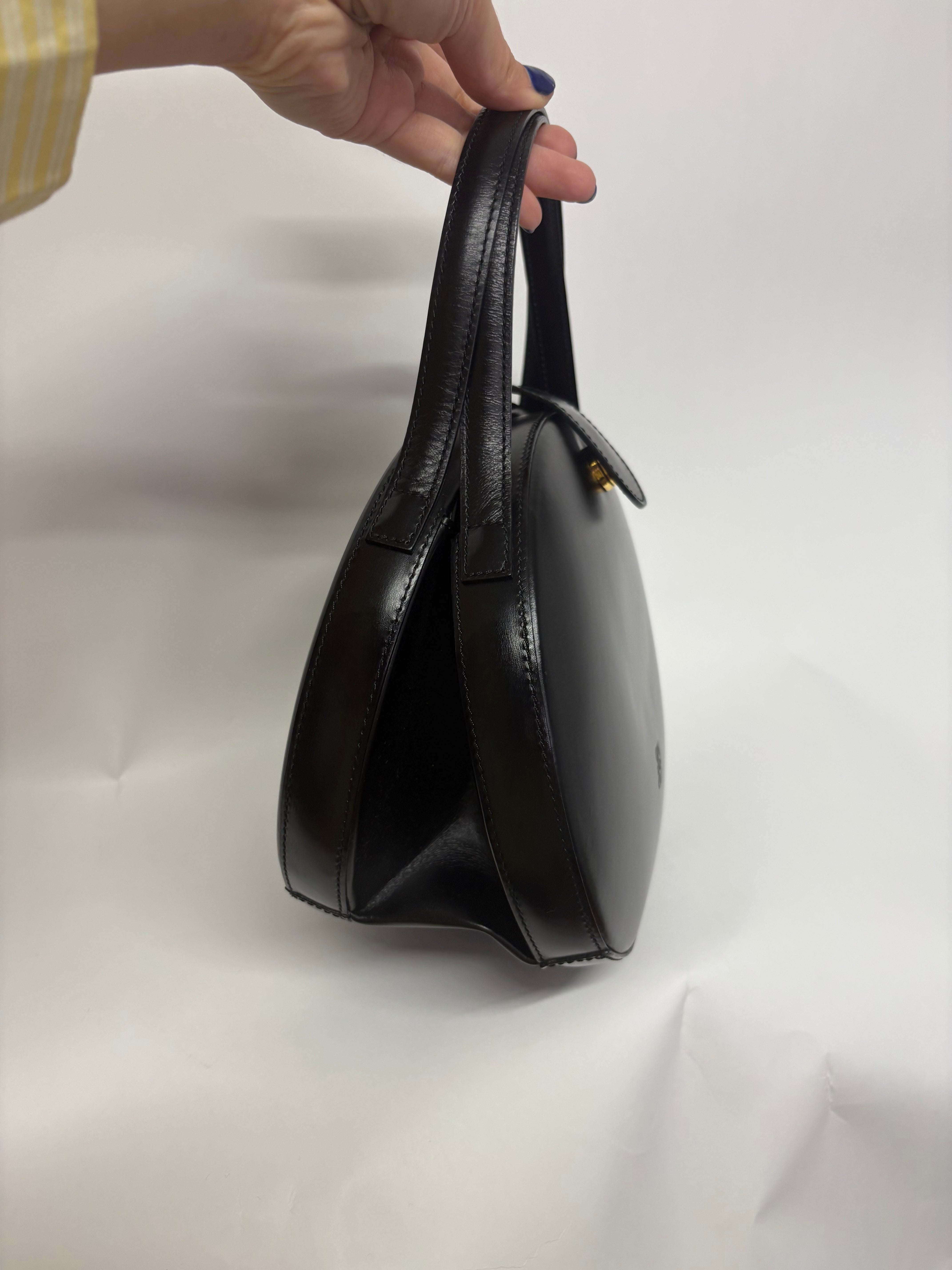 Loewe bombonera negra de mano piel cepillada