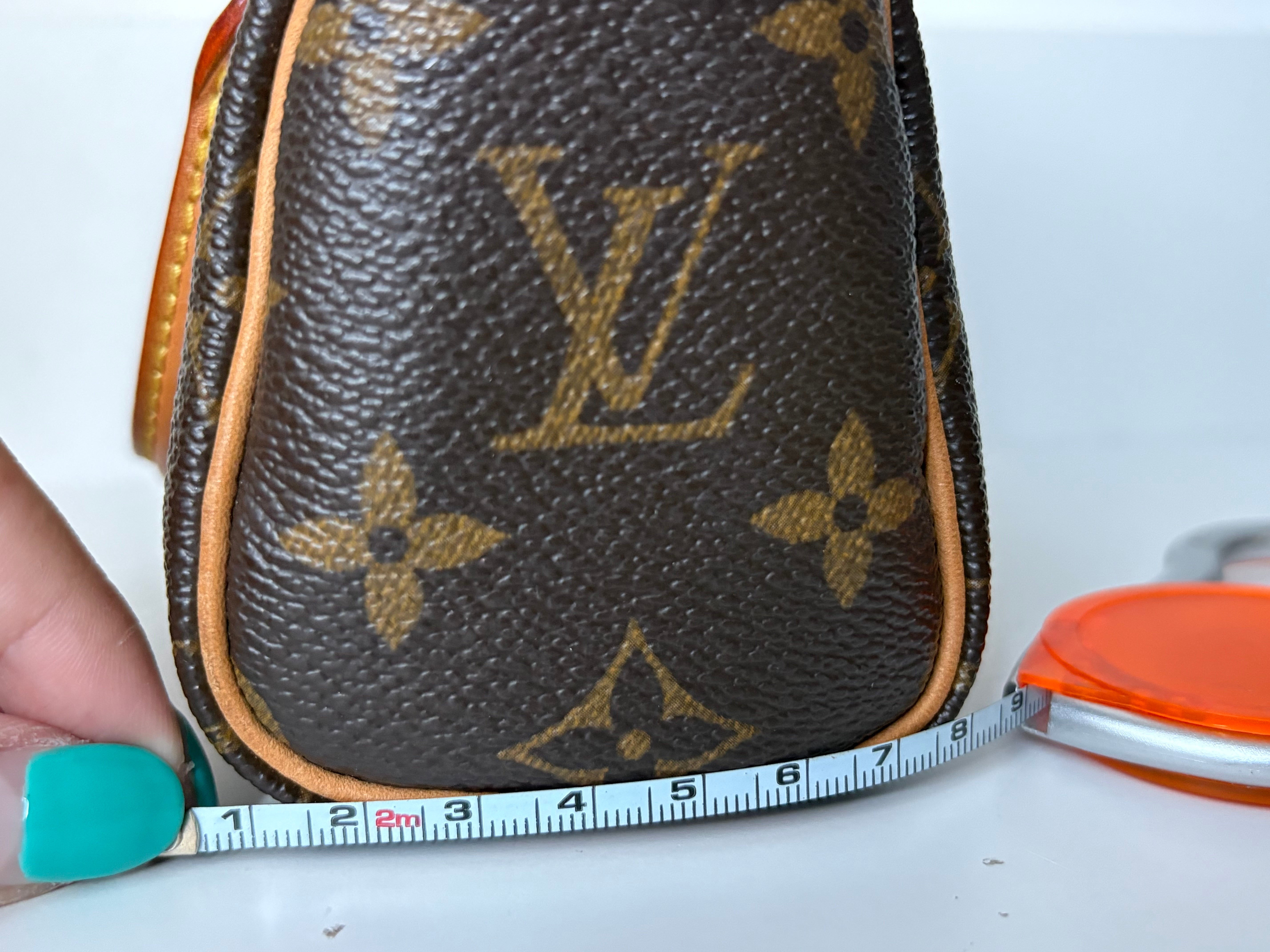 Louis Vuitton Nano Speedy Canvas monogram con correa