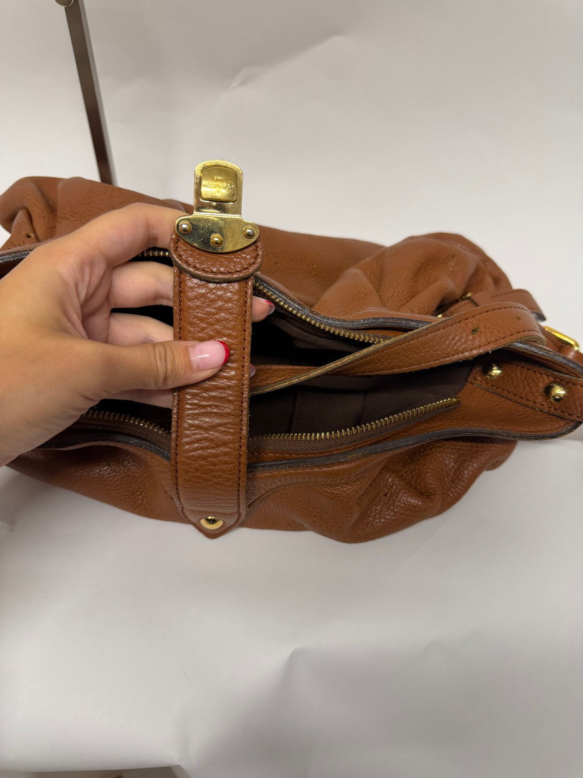 Louis Vuitton Mahina bandolera Piel Perforada Marrón Coñac