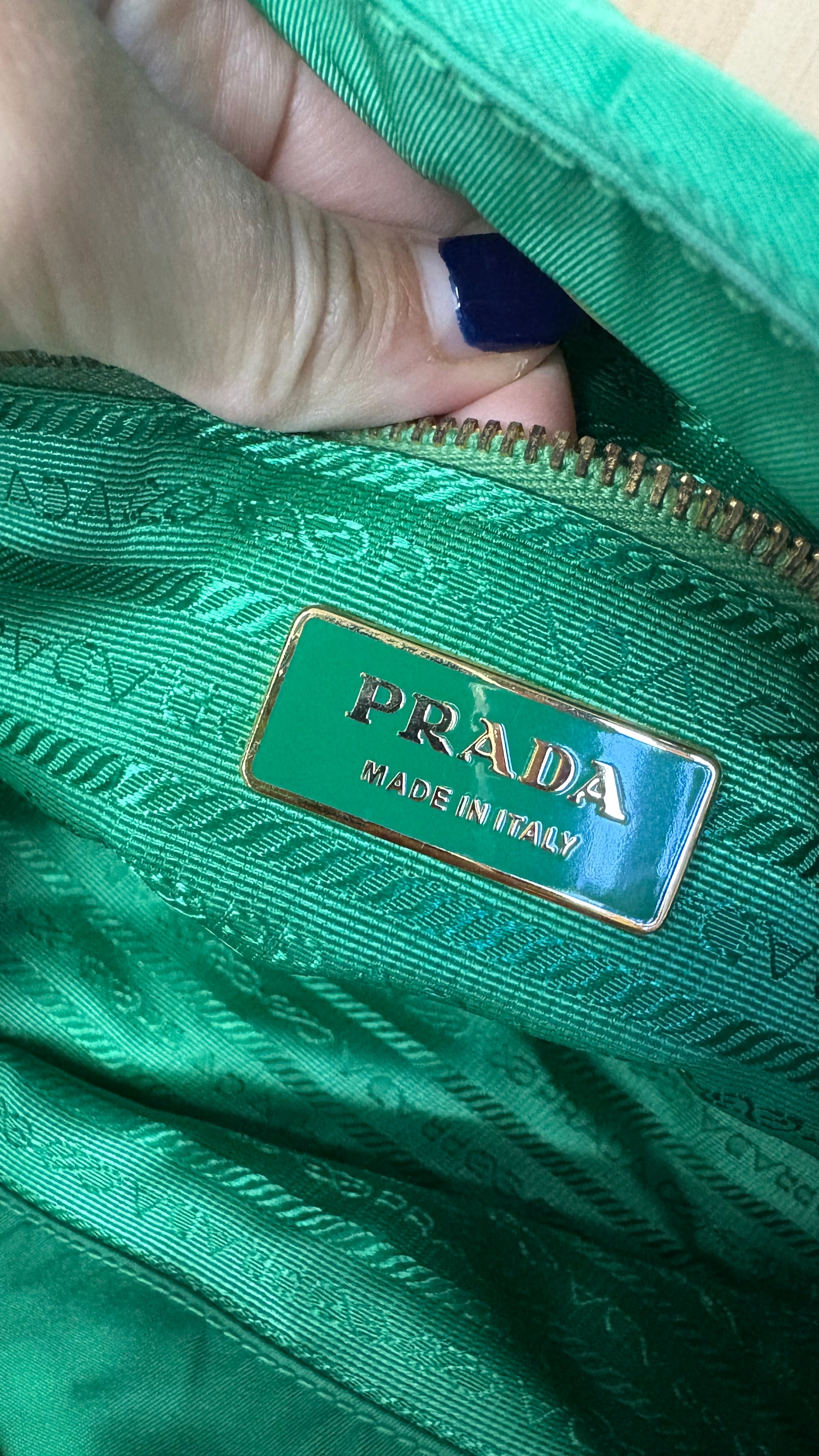 Prada bolso acolchado nylon verde