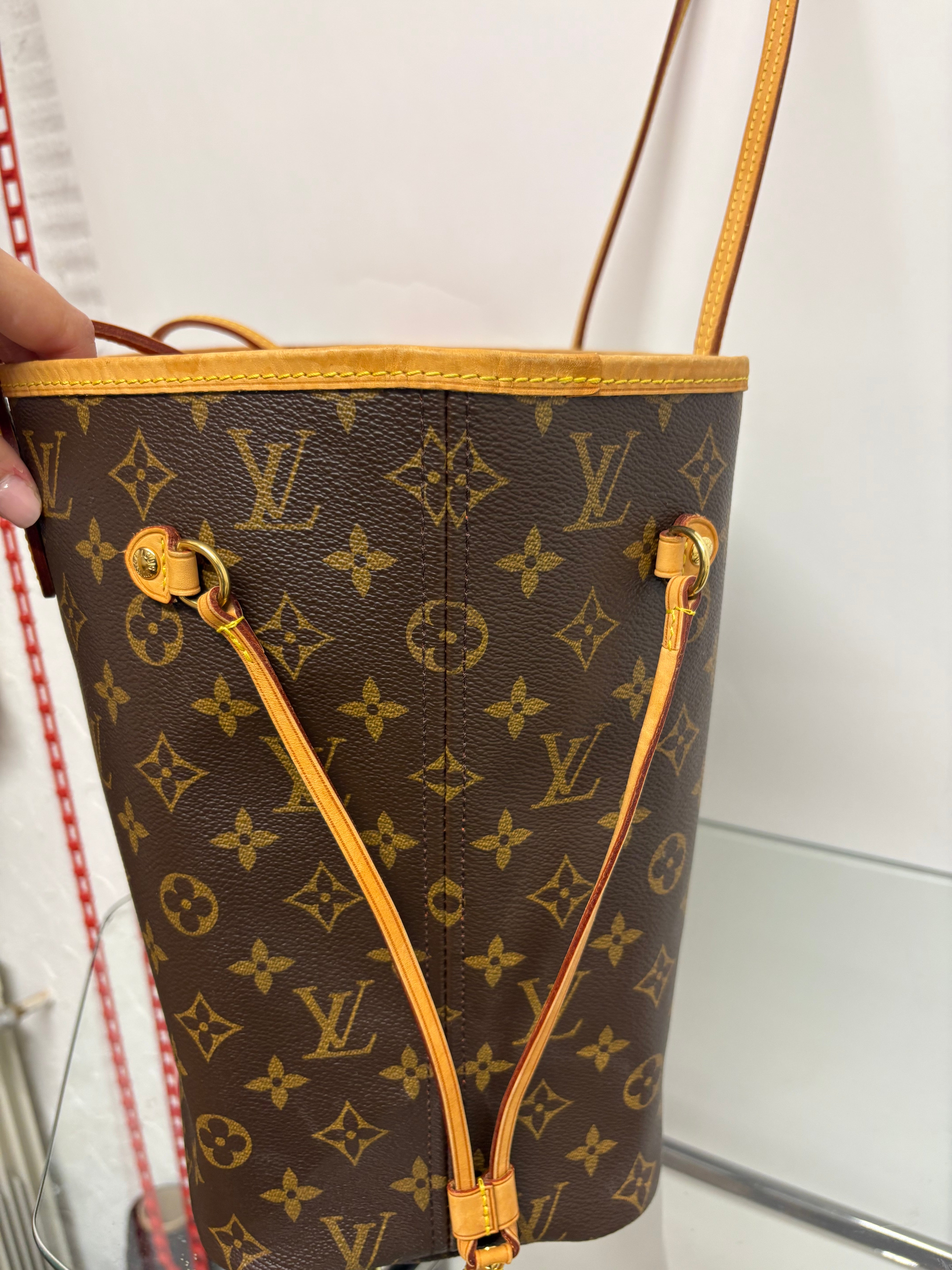 Louis Vuitton Neverfull MM Monogram Interior rojo